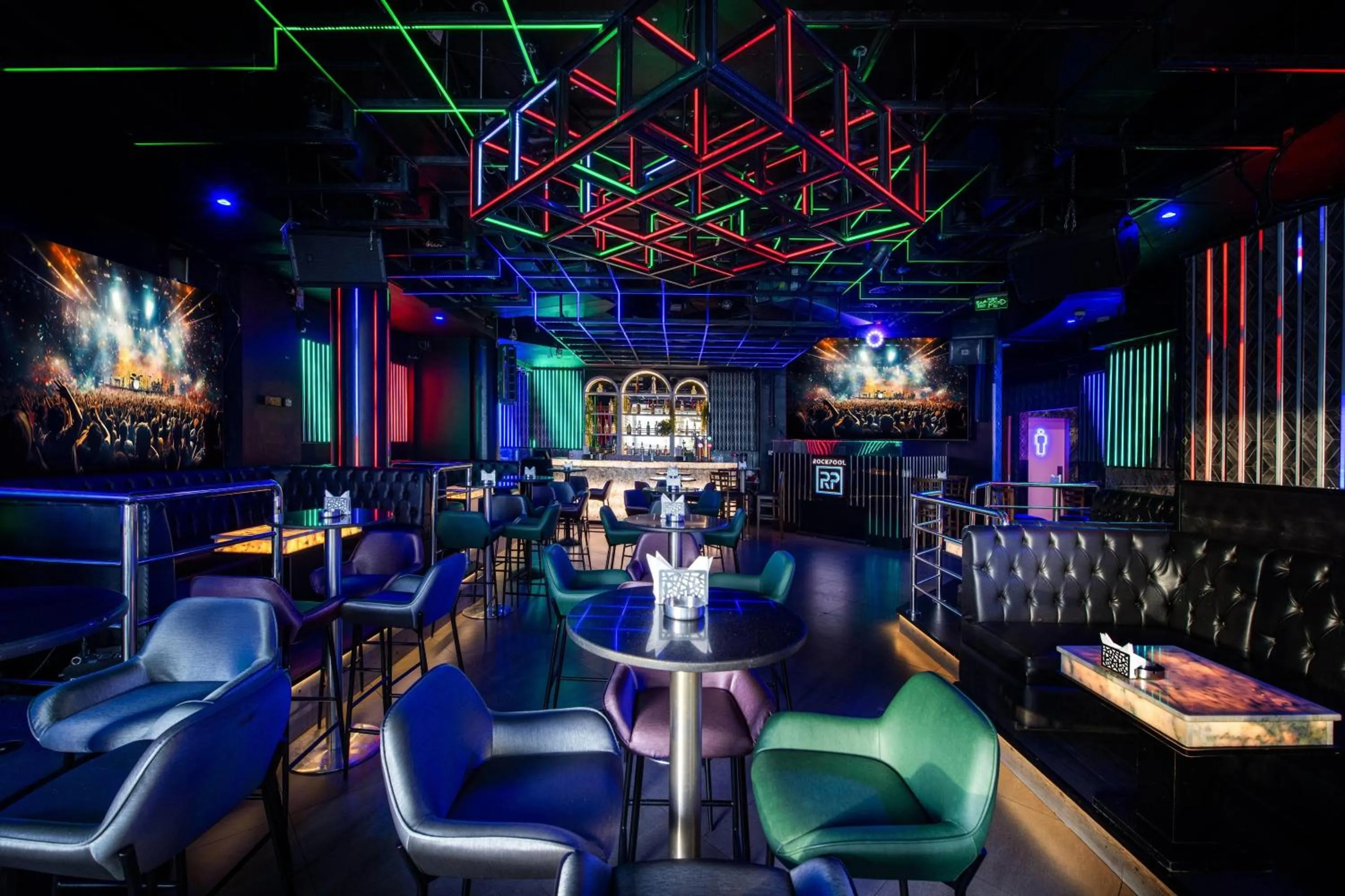 Lounge or bar in TRYP by Wyndham Abu Dhabi City Center