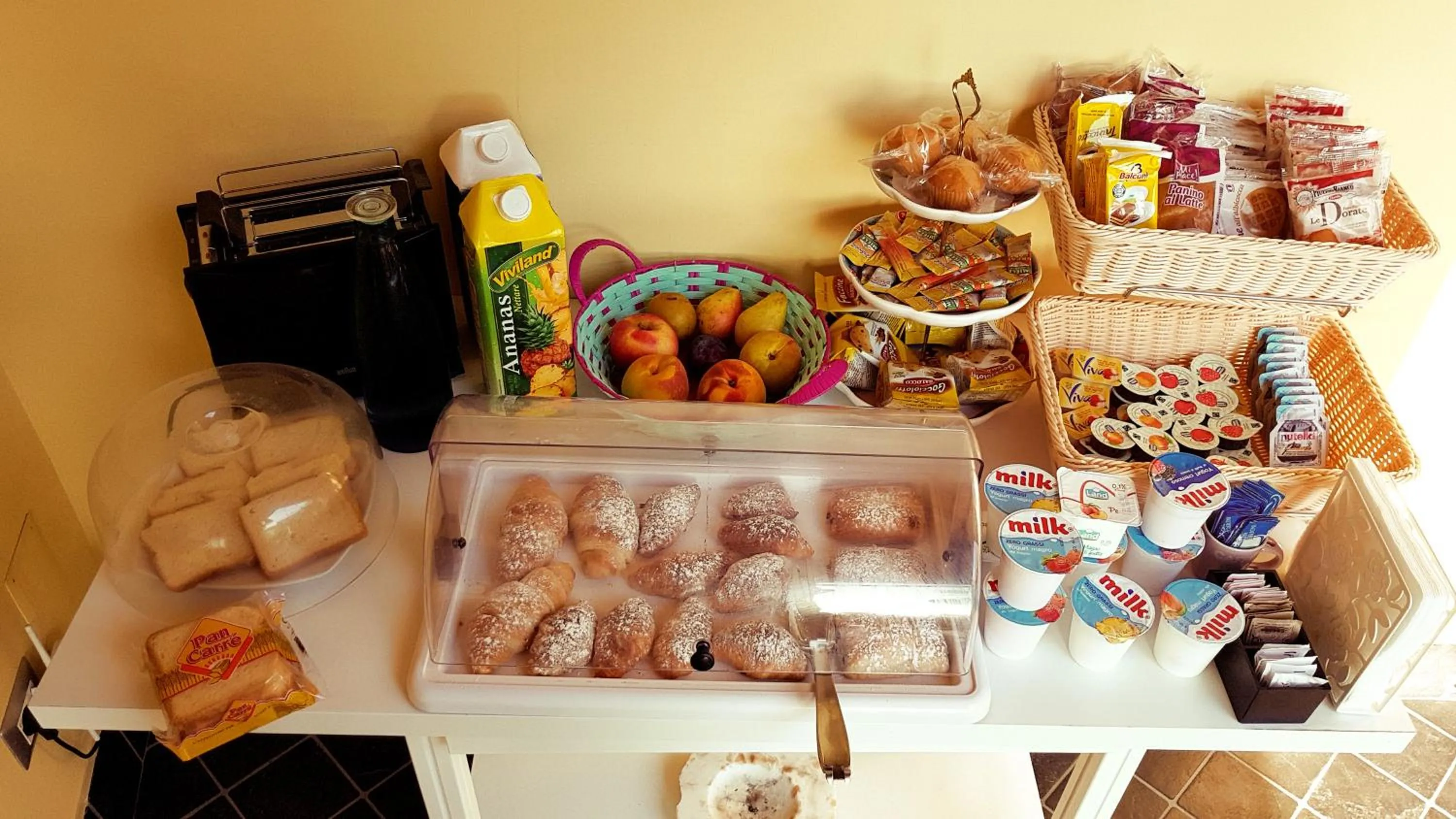 Italian breakfast in B&B La Veduta