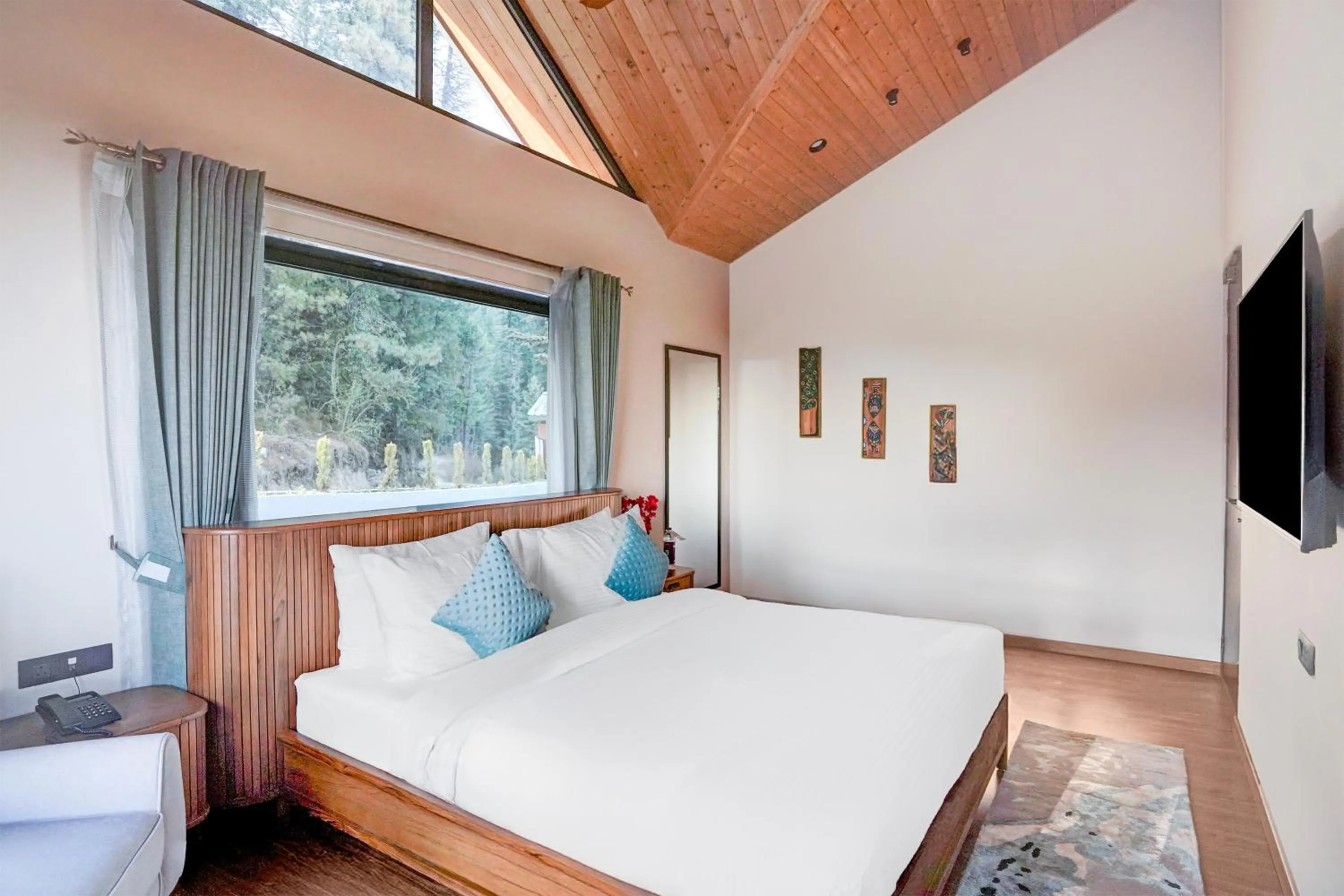 Bedroom, Bed in Sunday by CheckIn Premium 5 BHK Villa Mihika, Shimla