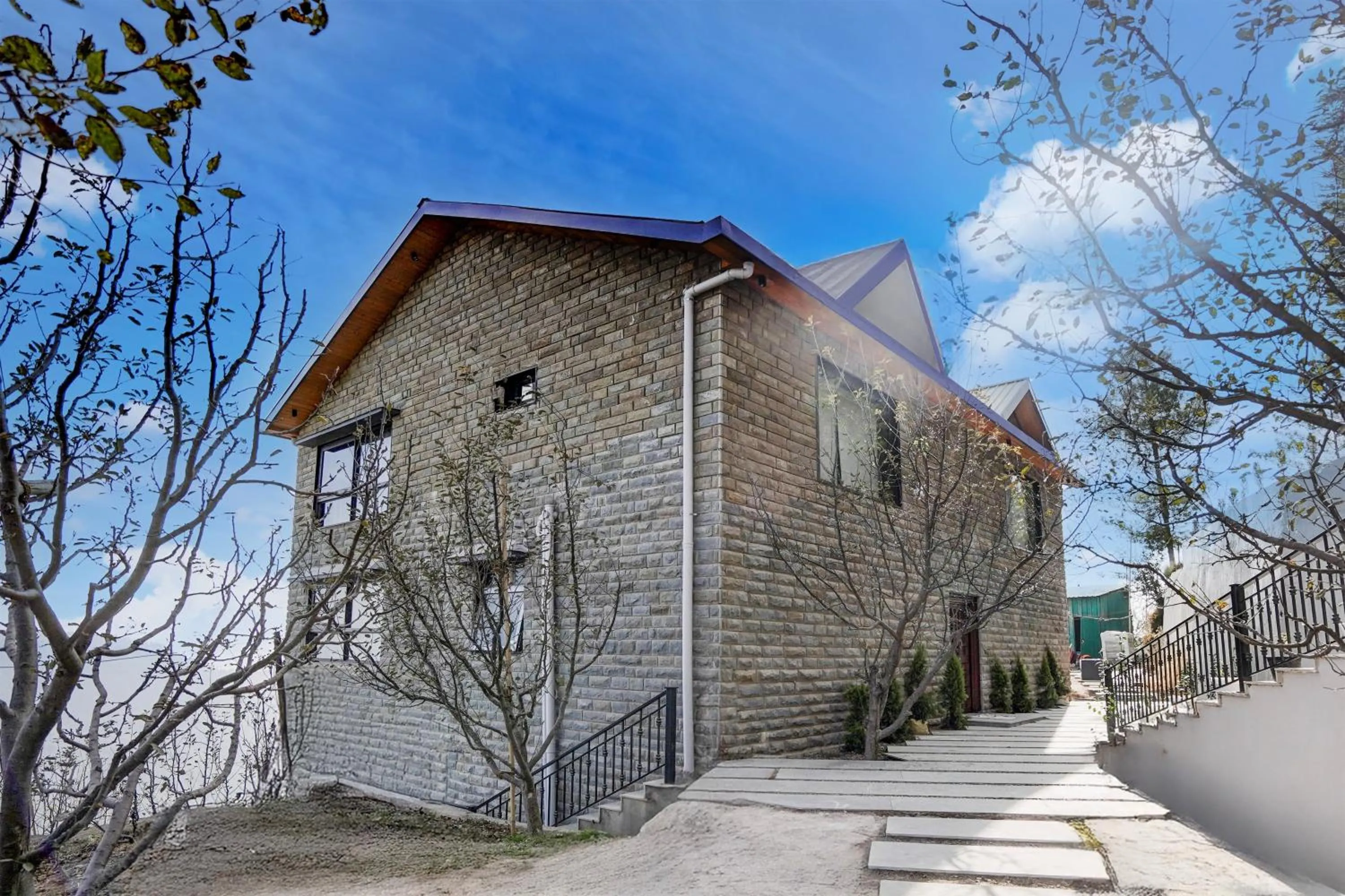 Facade/entrance in Sunday by CheckIn Premium 5 BHK Villa Mihika, Shimla