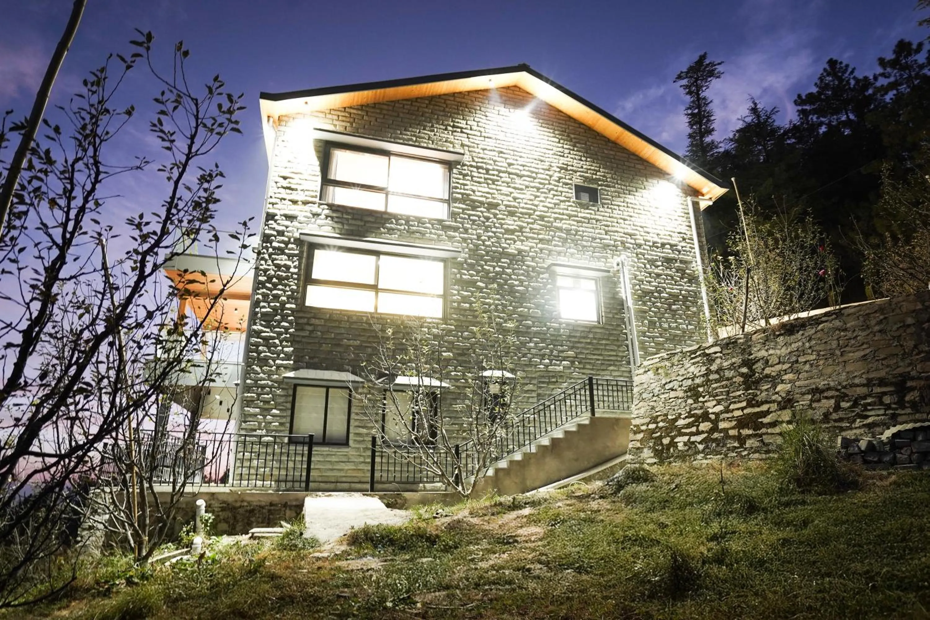 Facade/entrance in Sunday by CheckIn Premium 5 BHK Villa Mihika, Shimla