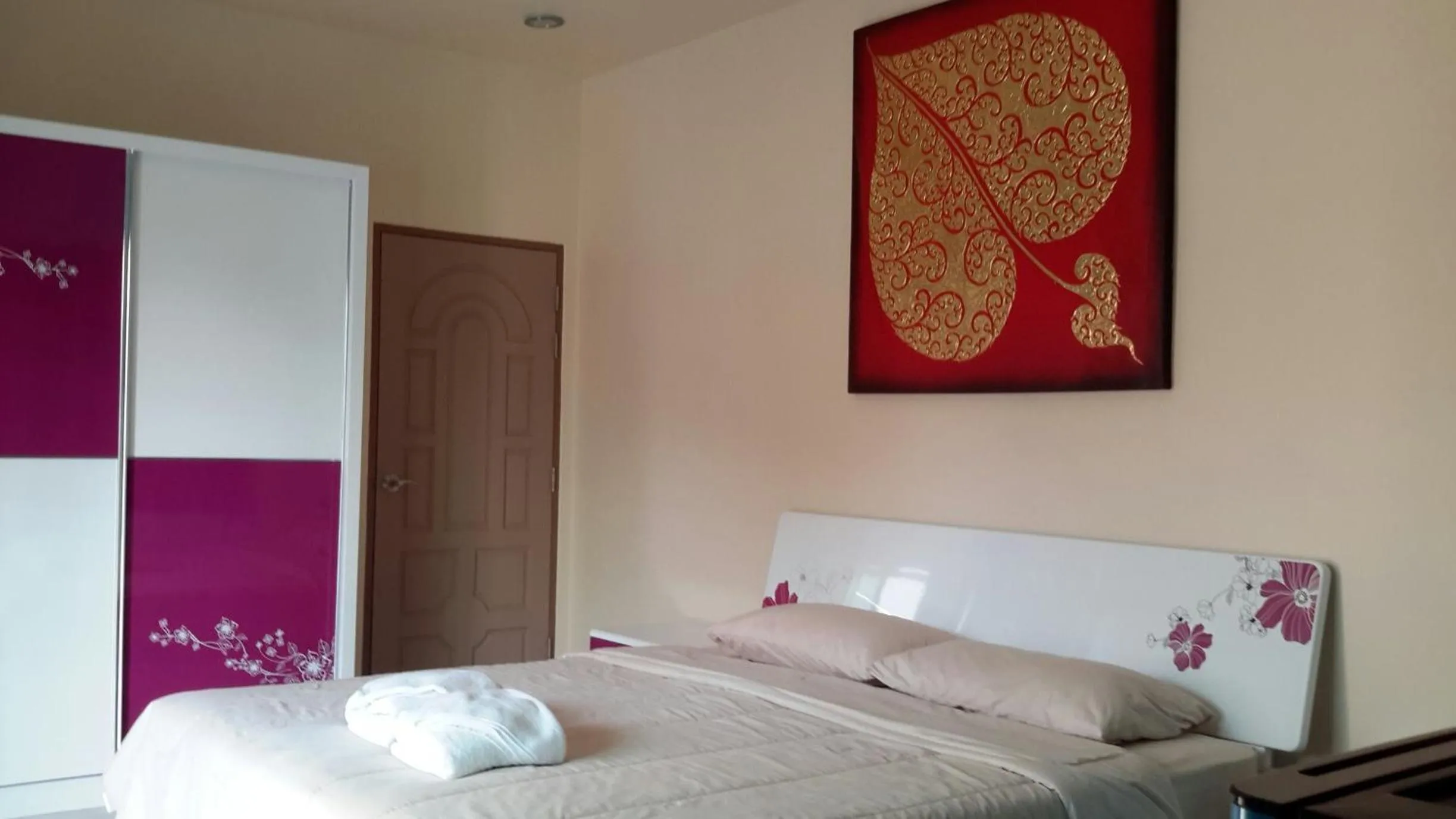 Bed in Donchai House Guest House& Cafe