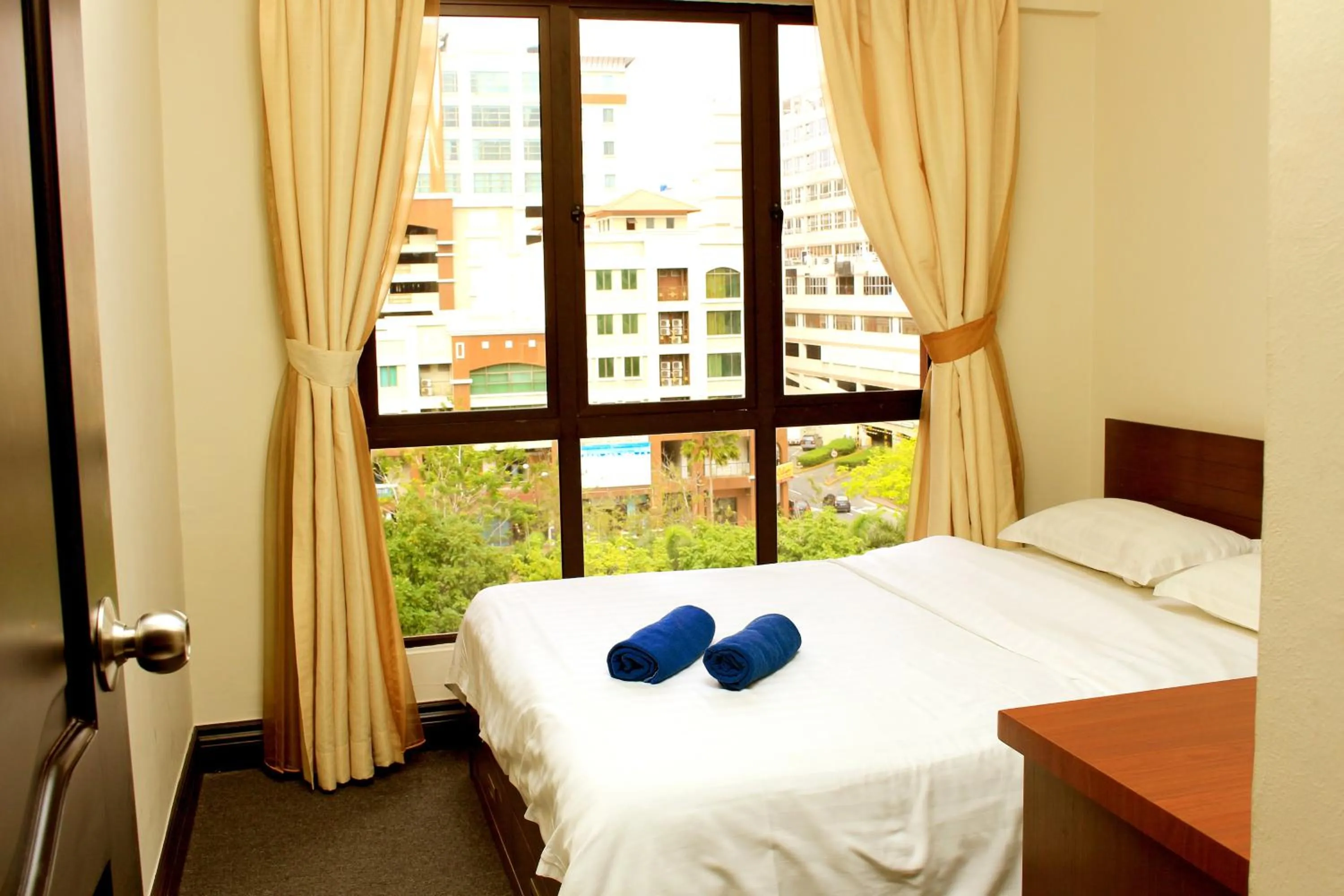 Bed in KK Vacation Apartments-Marina Court - STAY AND GET CASH REBATE