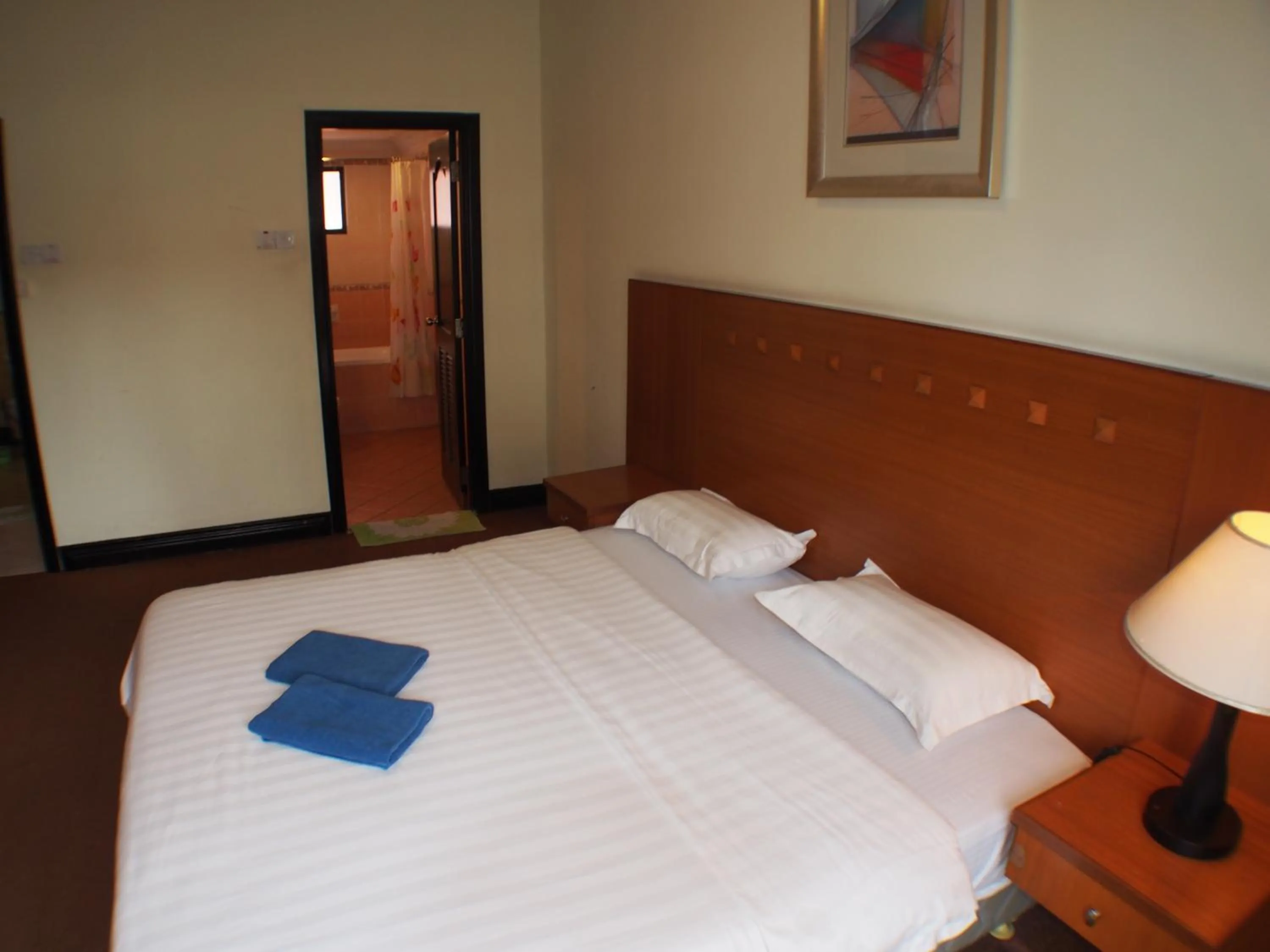 Bed in KK Vacation Apartments-Marina Court - STAY AND GET CASH REBATE