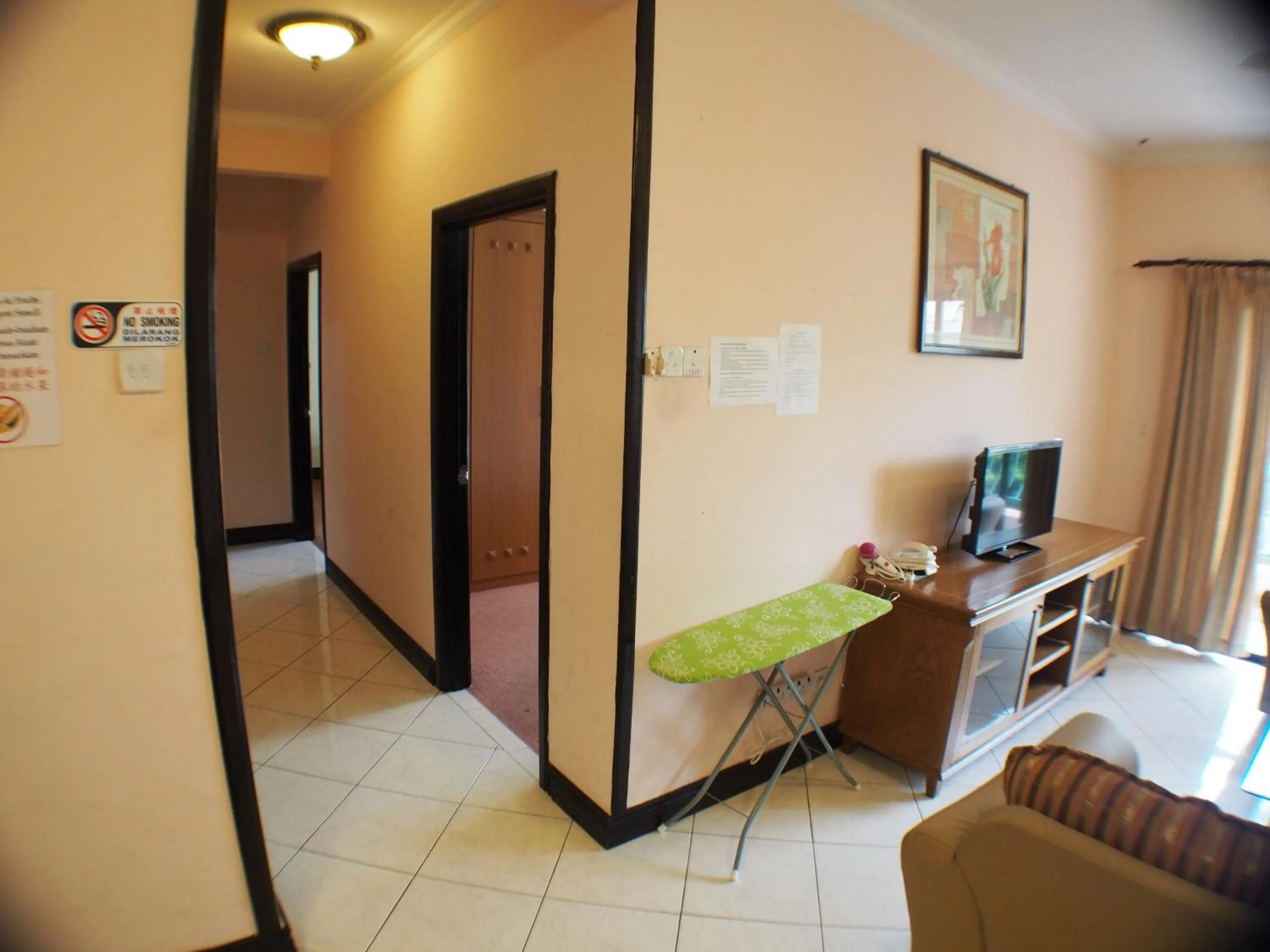 Living room in KK Vacation Apartments-Marina Court - STAY AND GET CASH REBATE