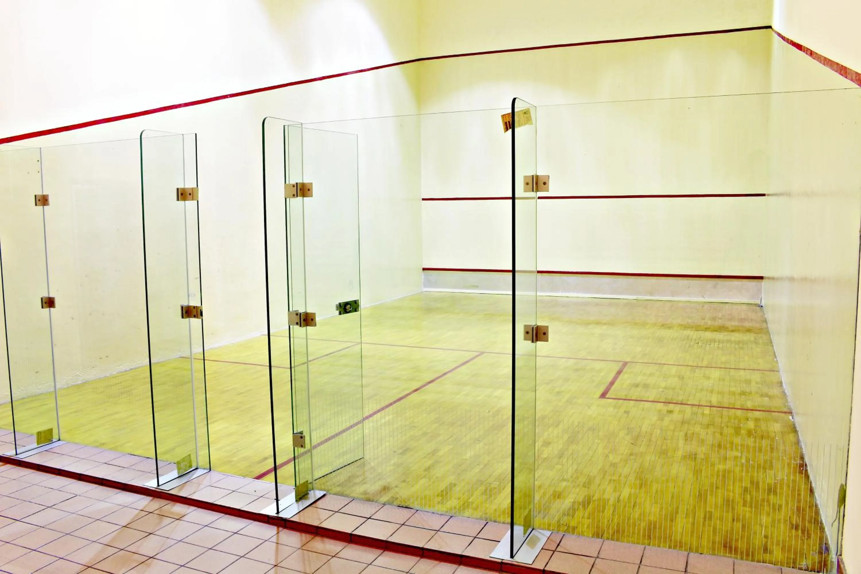 Squash in KK Vacation Apartments-Marina Court - STAY AND GET CASH REBATE