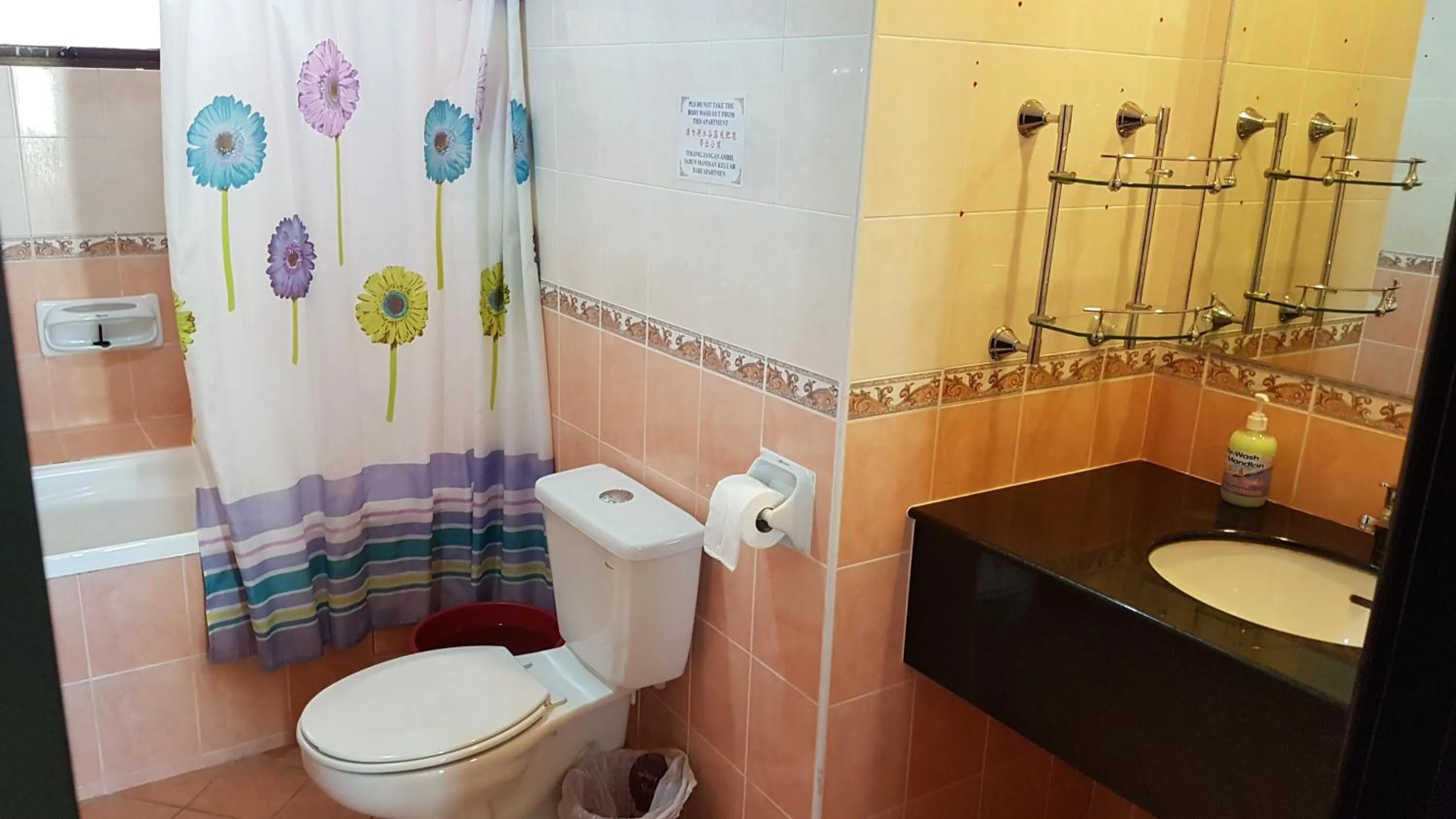 Shower in KK Vacation Apartments-Marina Court - STAY AND GET CASH REBATE
