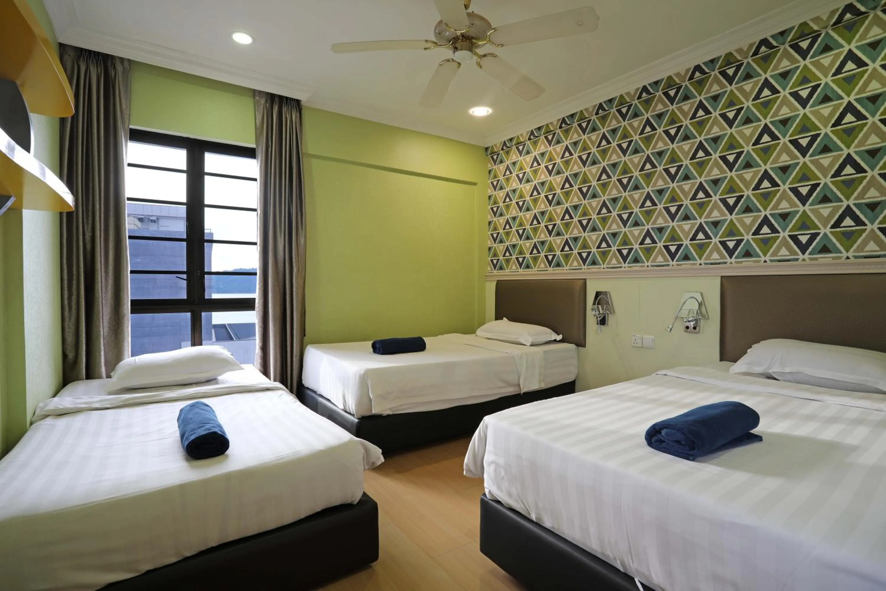 Bed in KK Vacation Apartments-Marina Court - STAY AND GET CASH REBATE