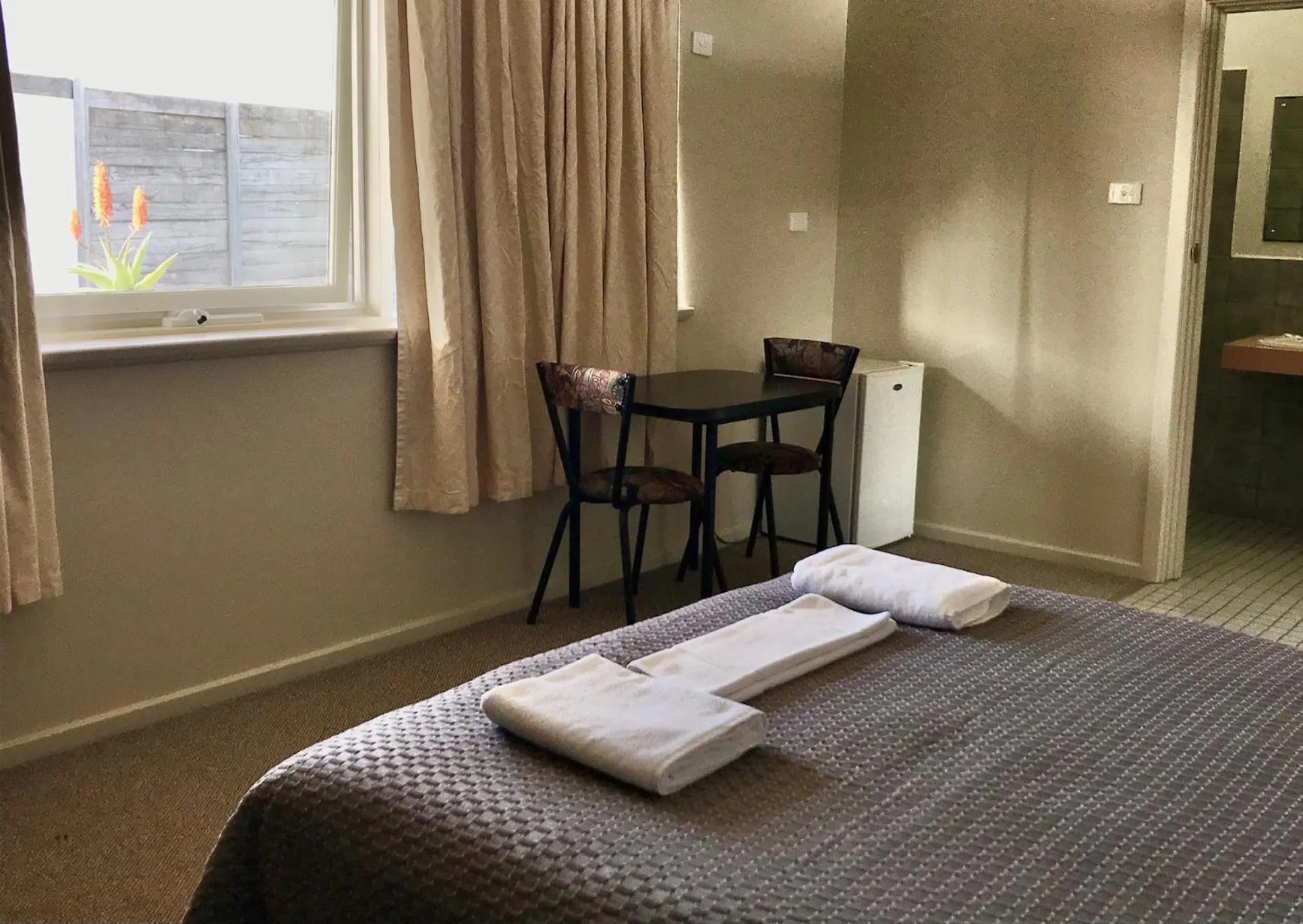 Bedroom, Bed in Highway One Motel