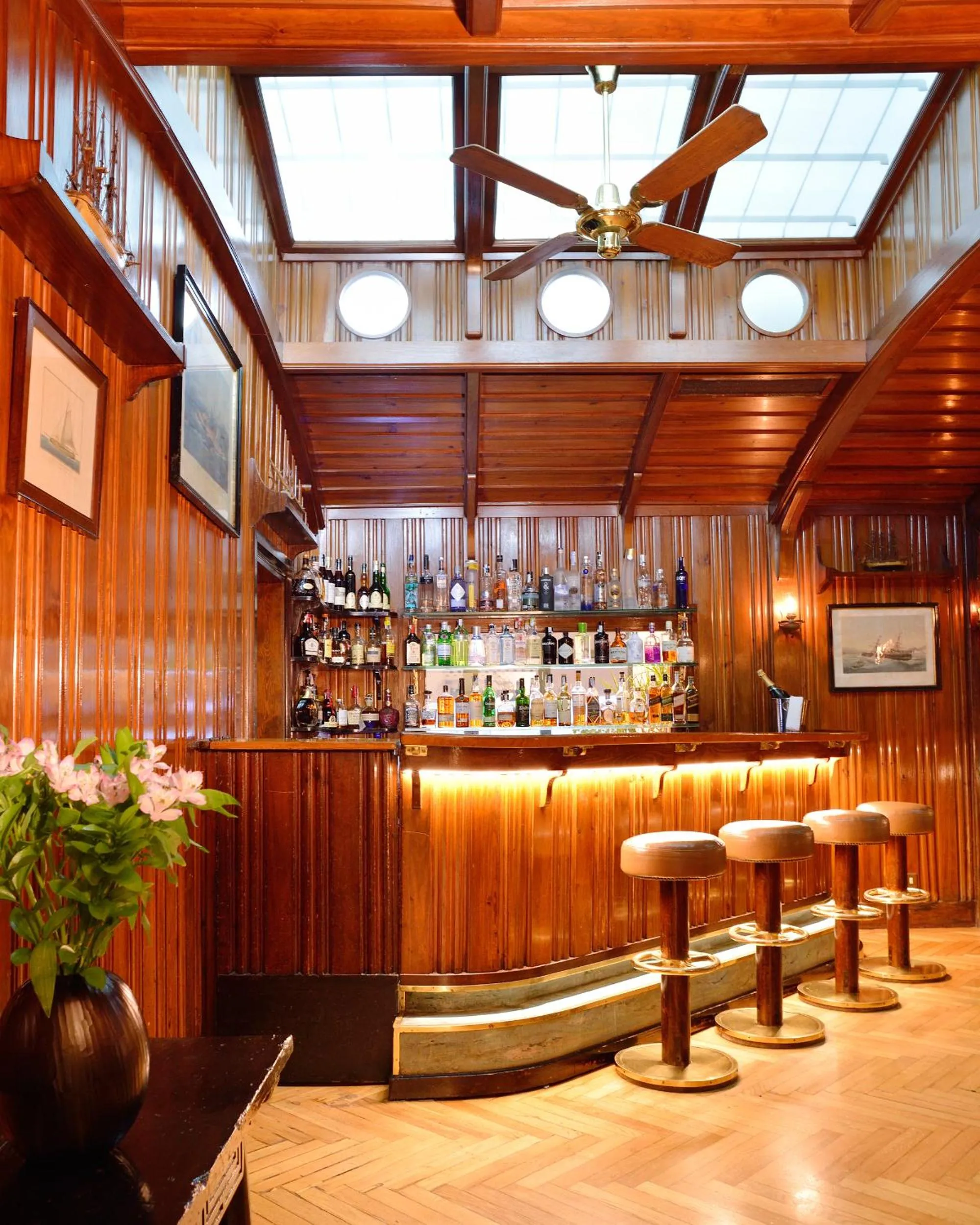 Lounge or bar in Hostal de la Gavina GL - The Leading Hotels of the World