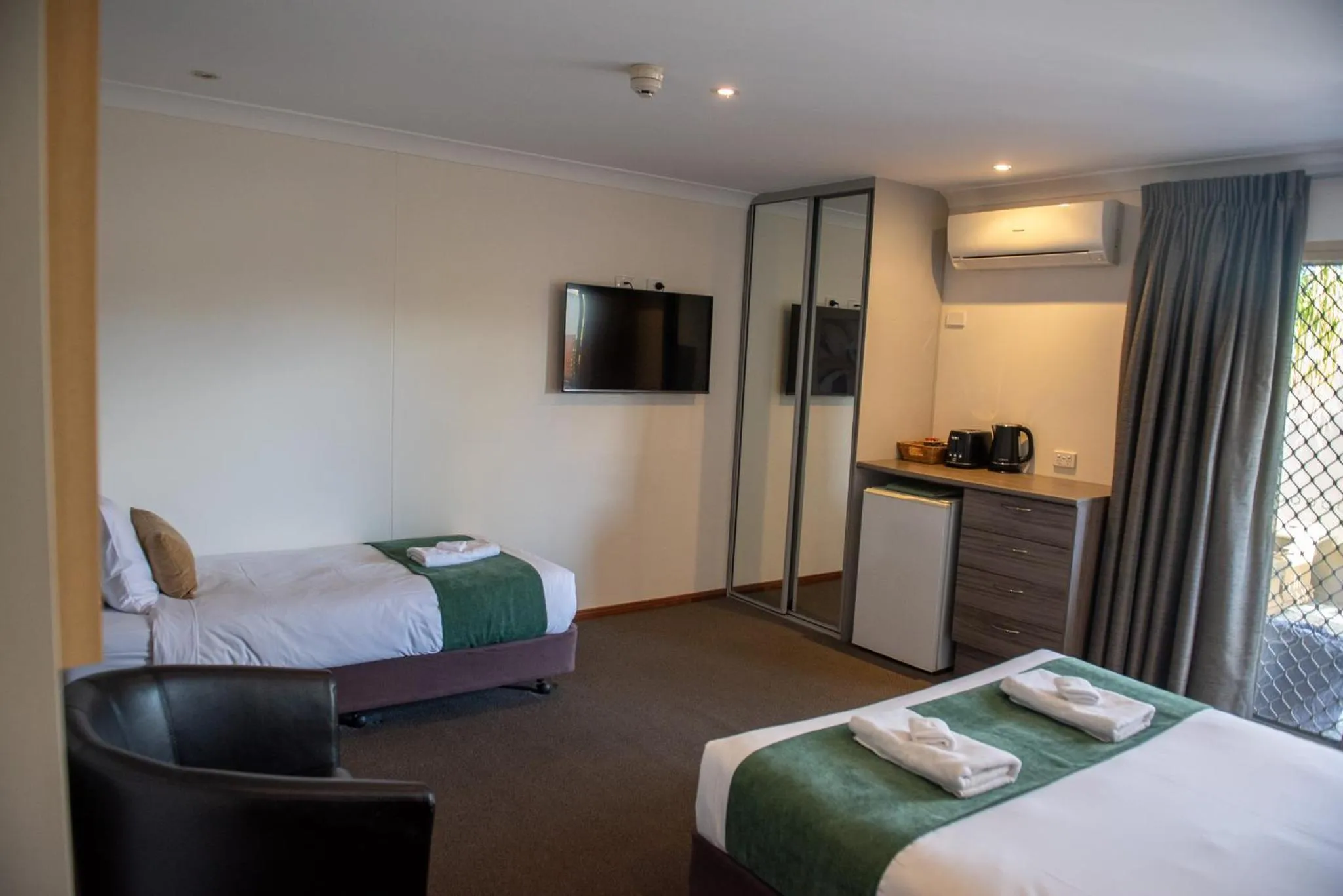 Bed in Victoria Hotel Strathalbyn
