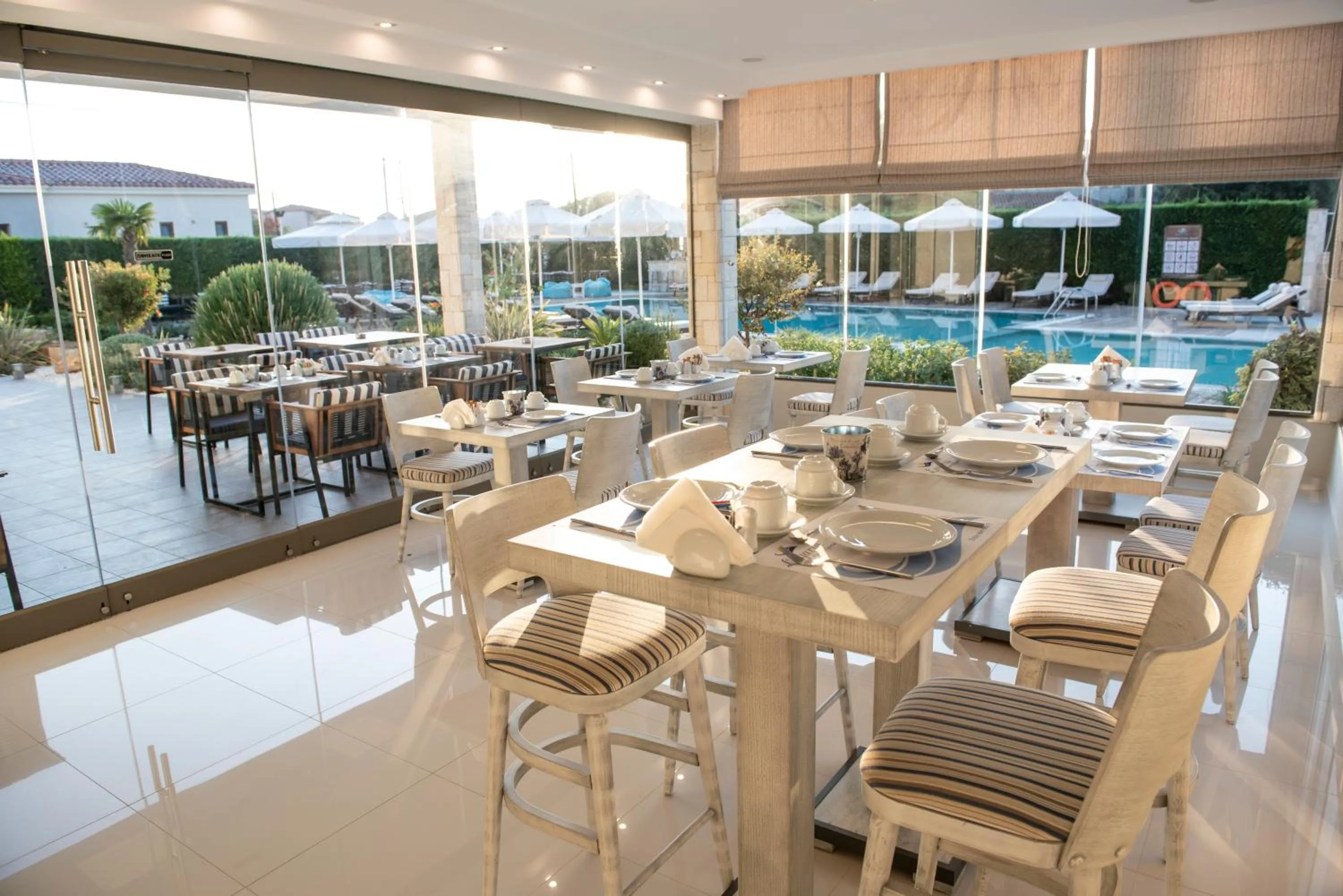 Restaurant/places to eat in Lagaria Hotel