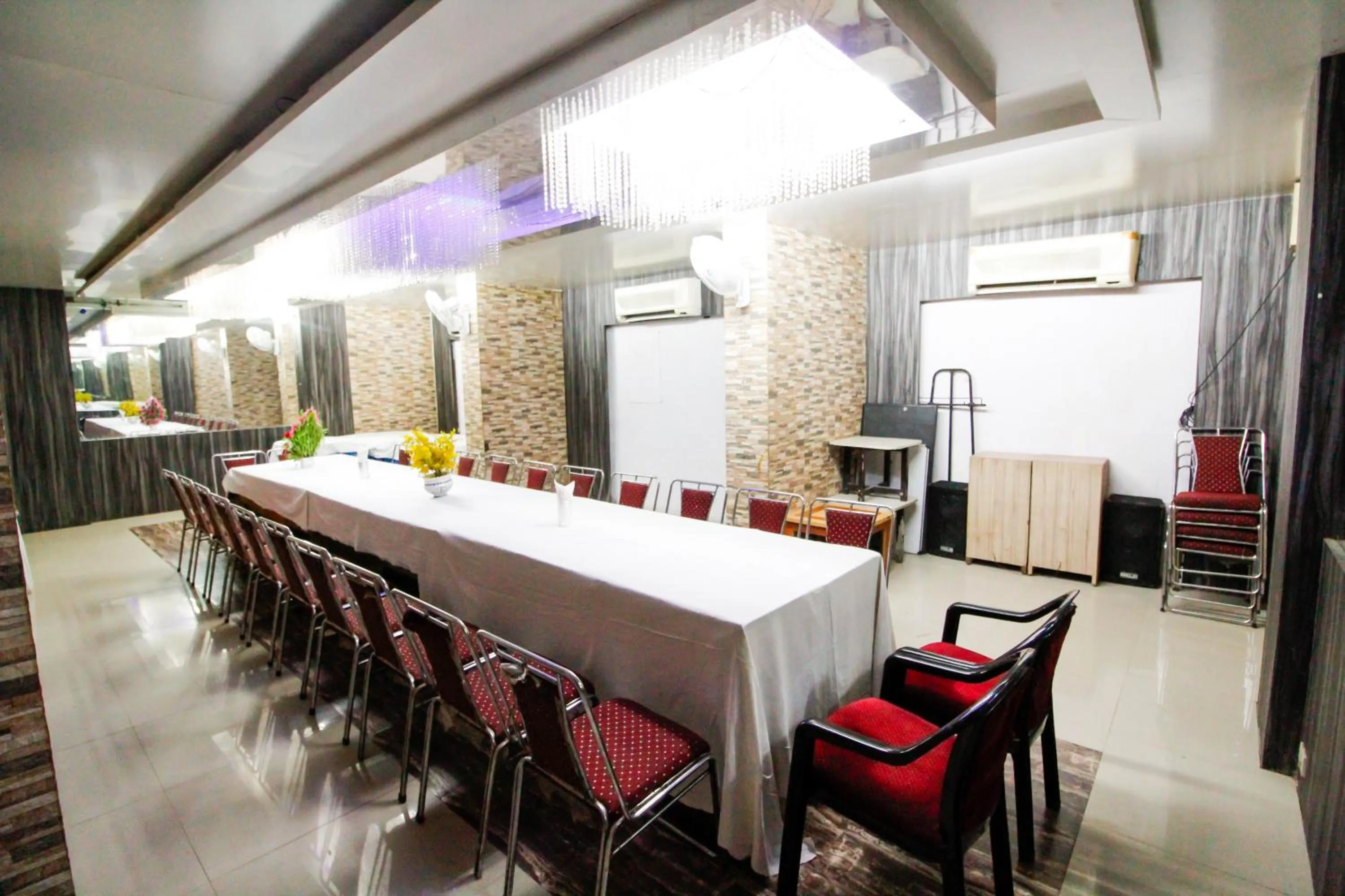 Lobby or reception in Hotel Rishi Regency