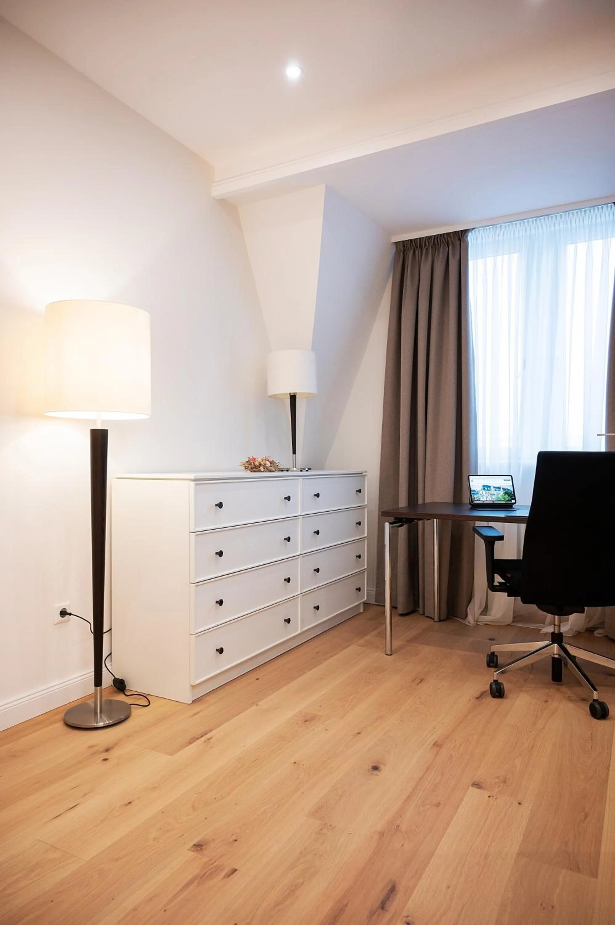 Photo of the whole room in Kleiner Rosengarten