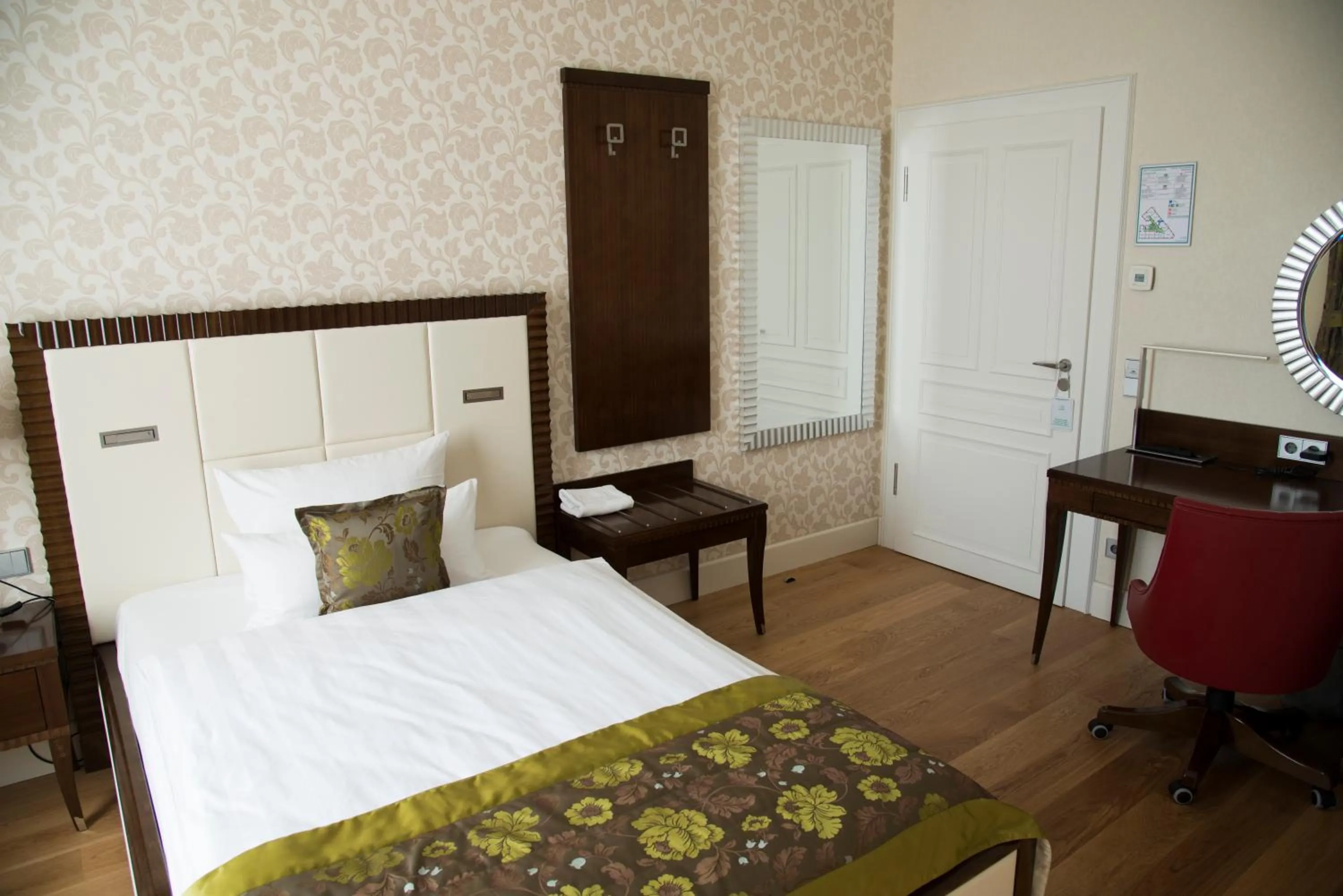 Photo of the whole room, Bed in Kleiner Rosengarten