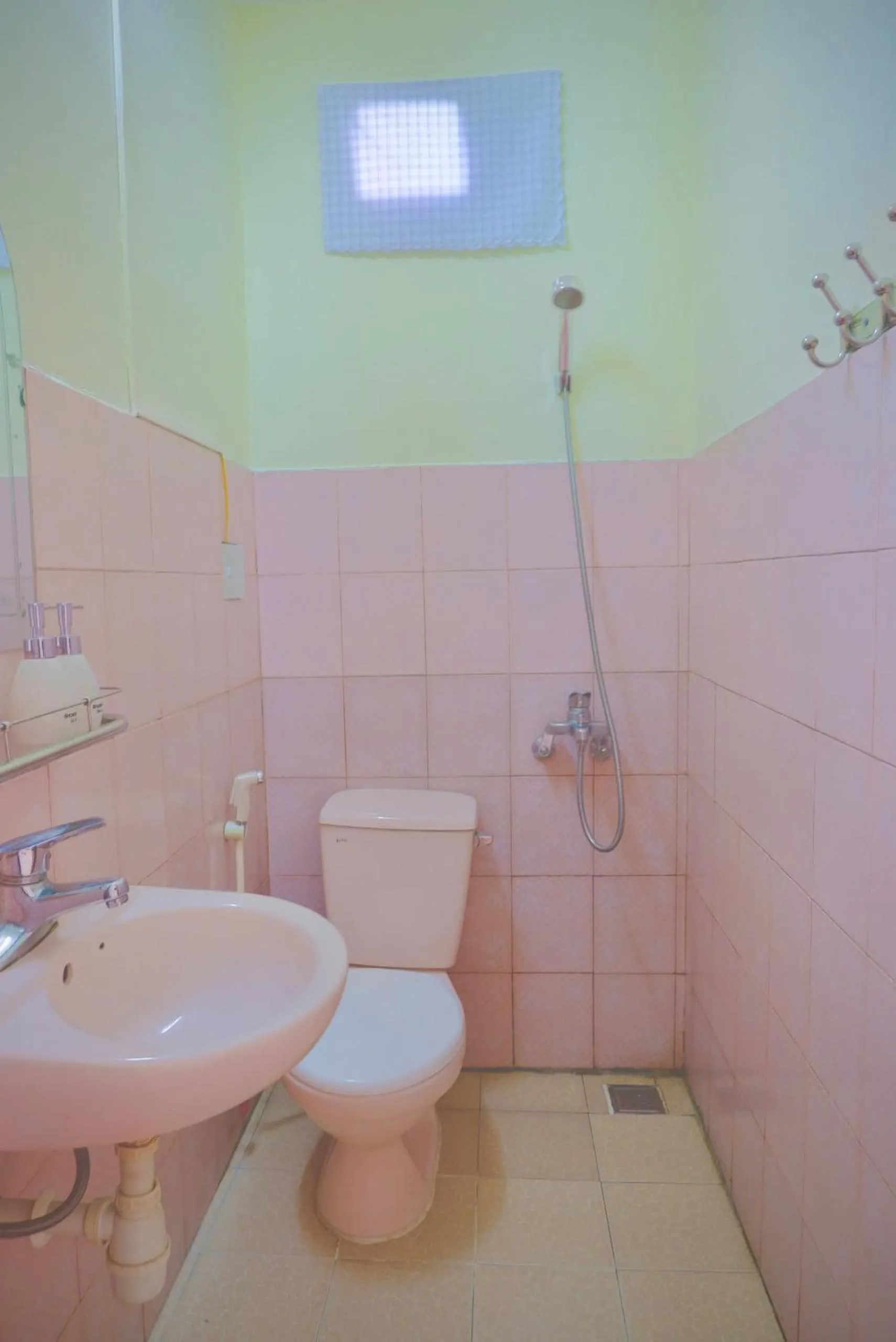 Shower in Hue Ancient Town - Homestay in Hue