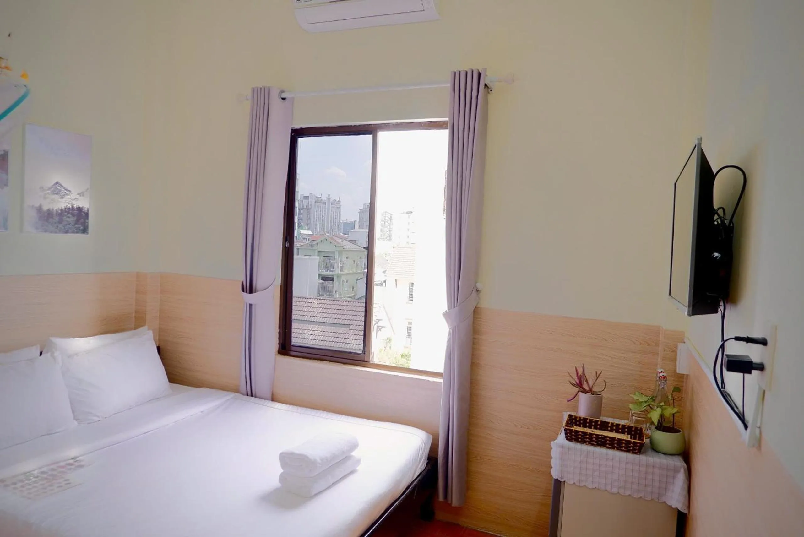 Bed in Hue Ancient Town - Homestay in Hue