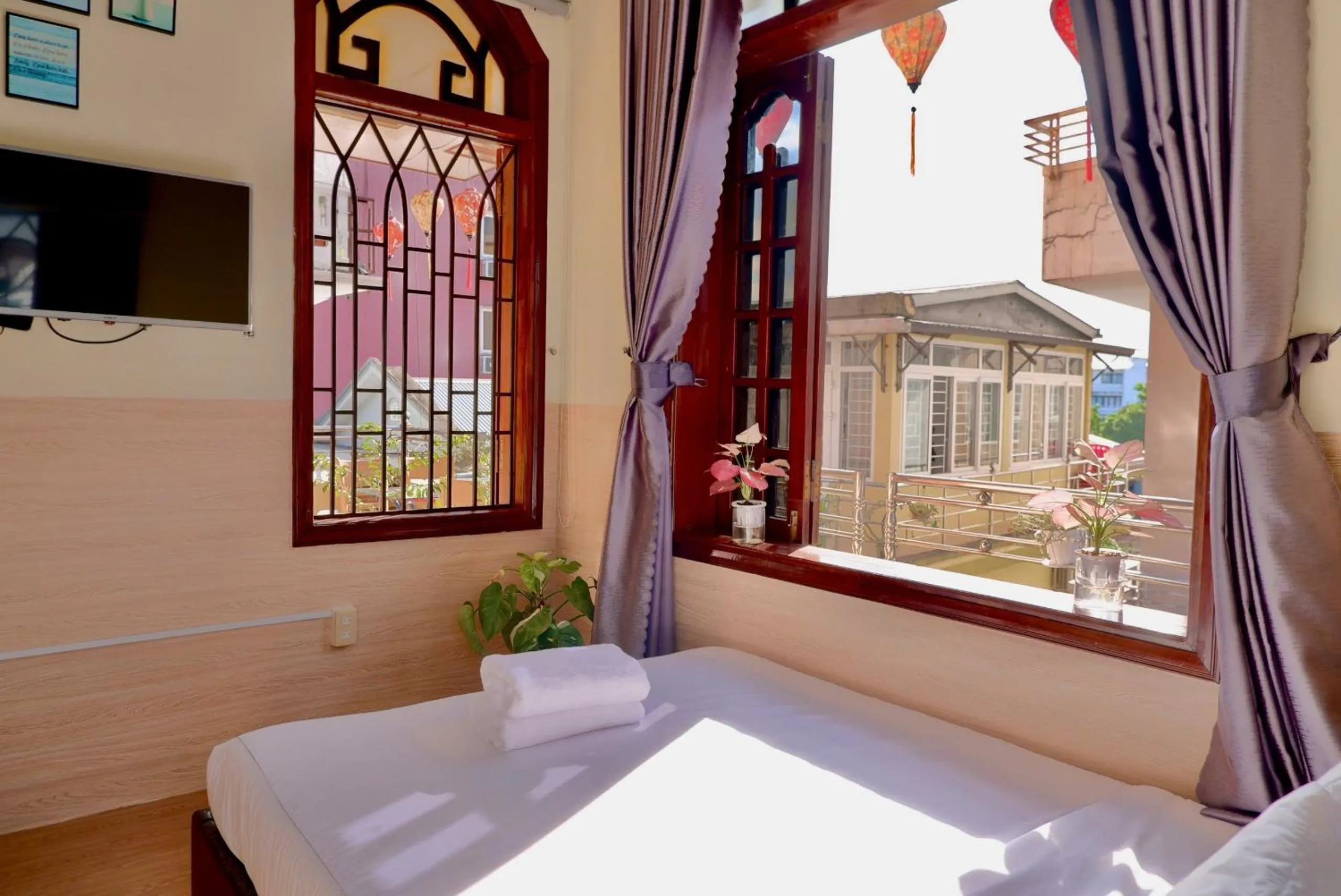 Bed in Hue Ancient Town - Homestay in Hue