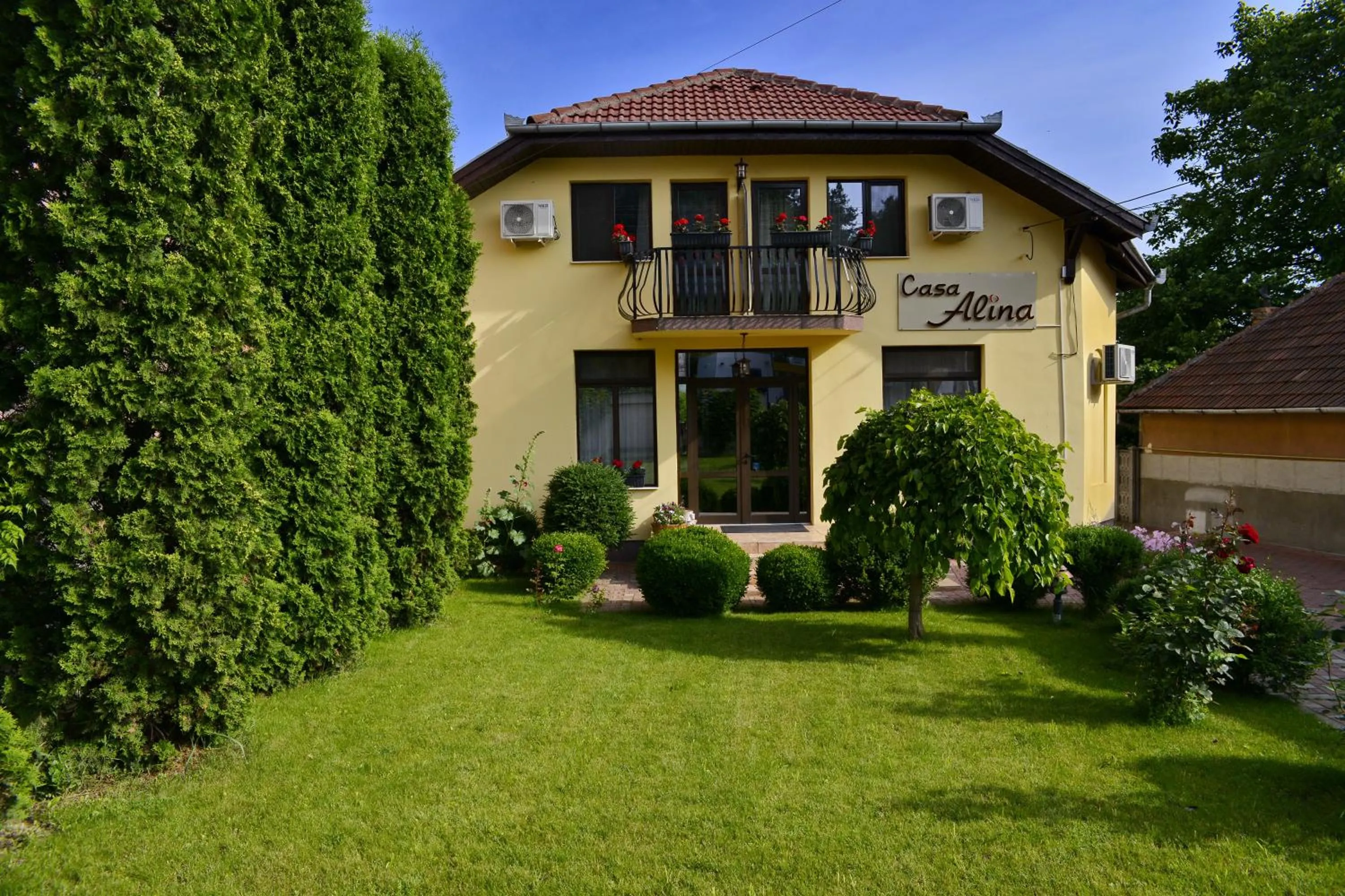 Property building in Casa Alina