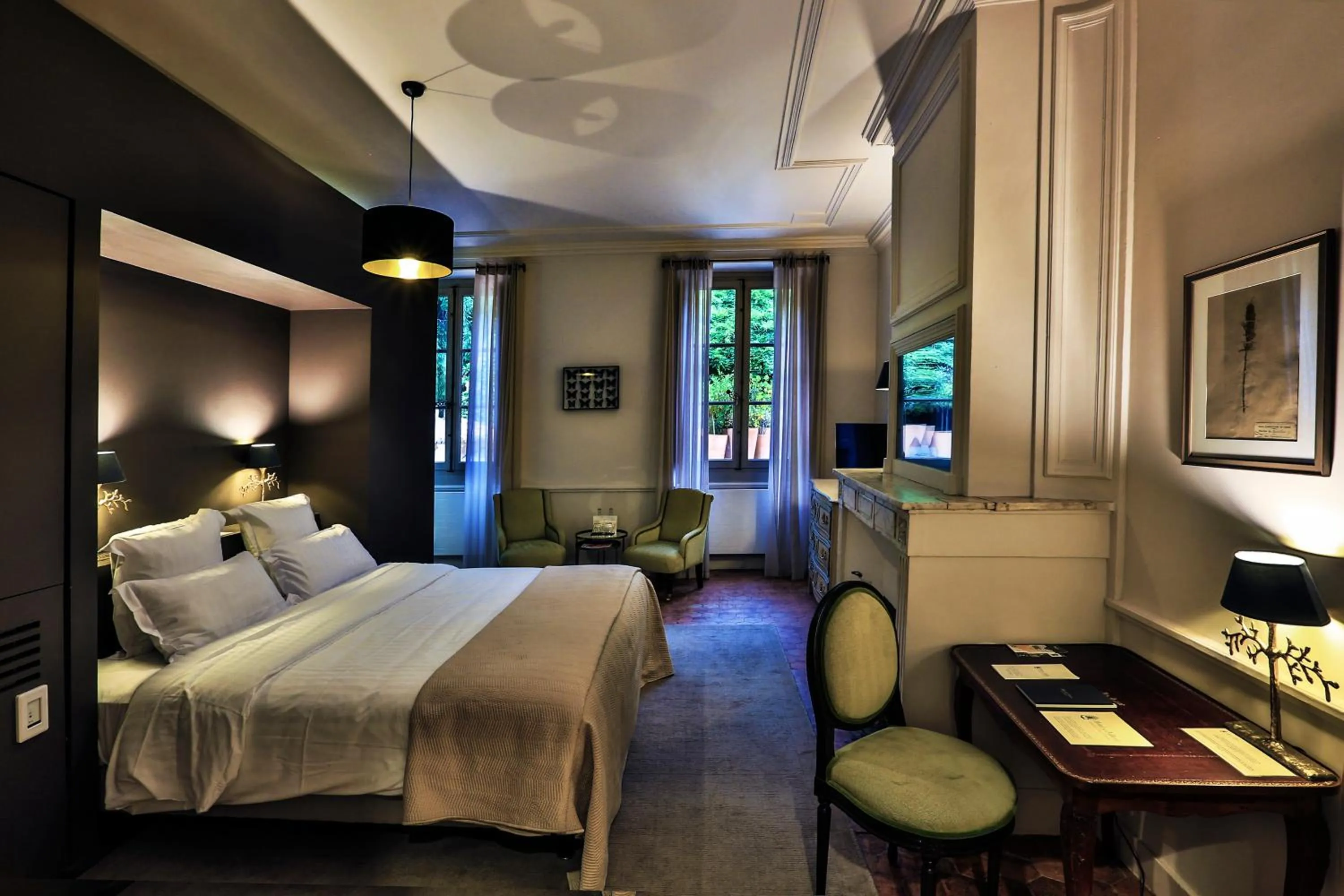 Photo of the whole room, Bed in Hôtel de la Villeon