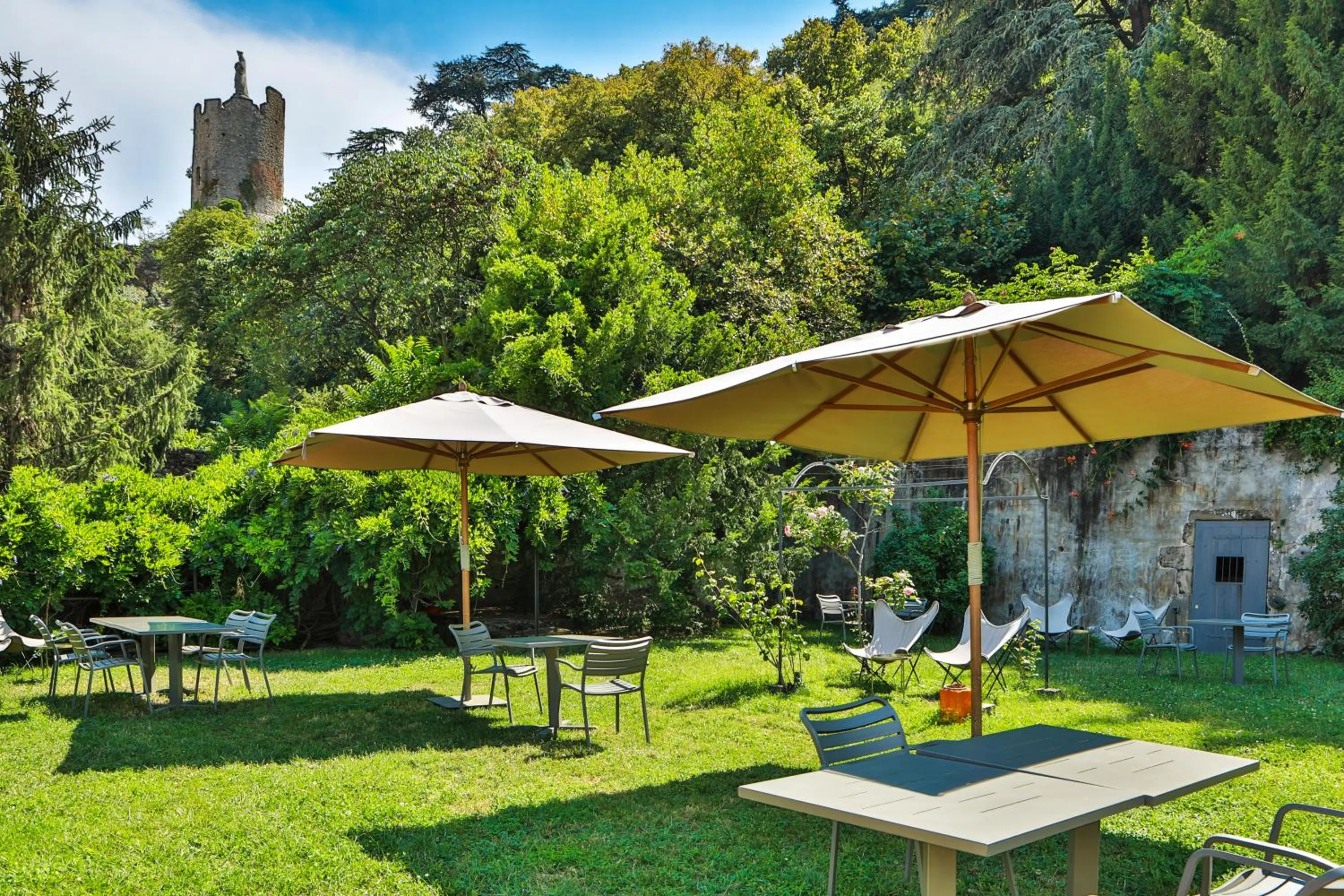 Garden in Hôtel de la Villeon