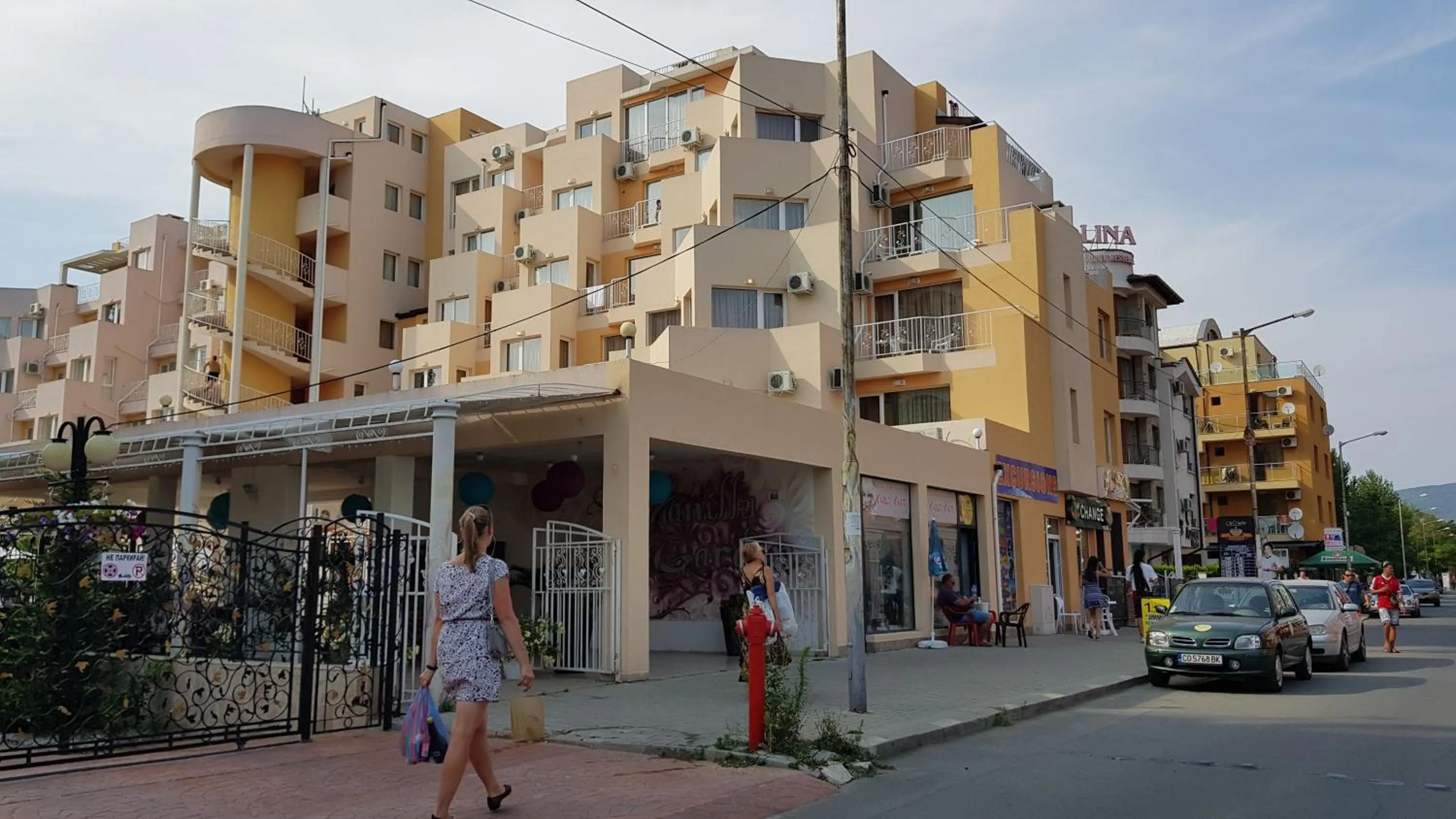 Neighbourhood in Vanilla Garden Apartments