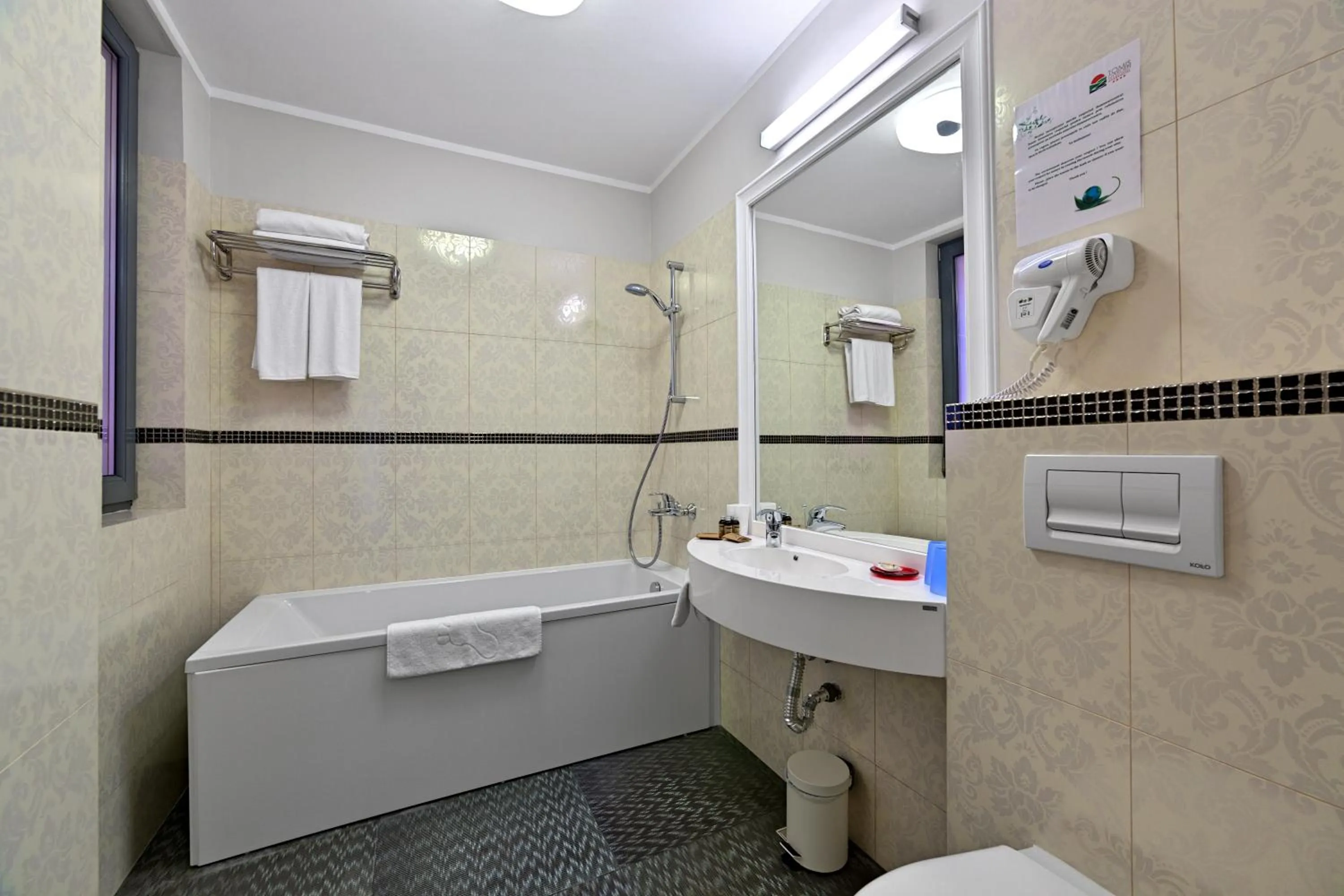 Bathroom in Tomis Garden Apartments Mamaia