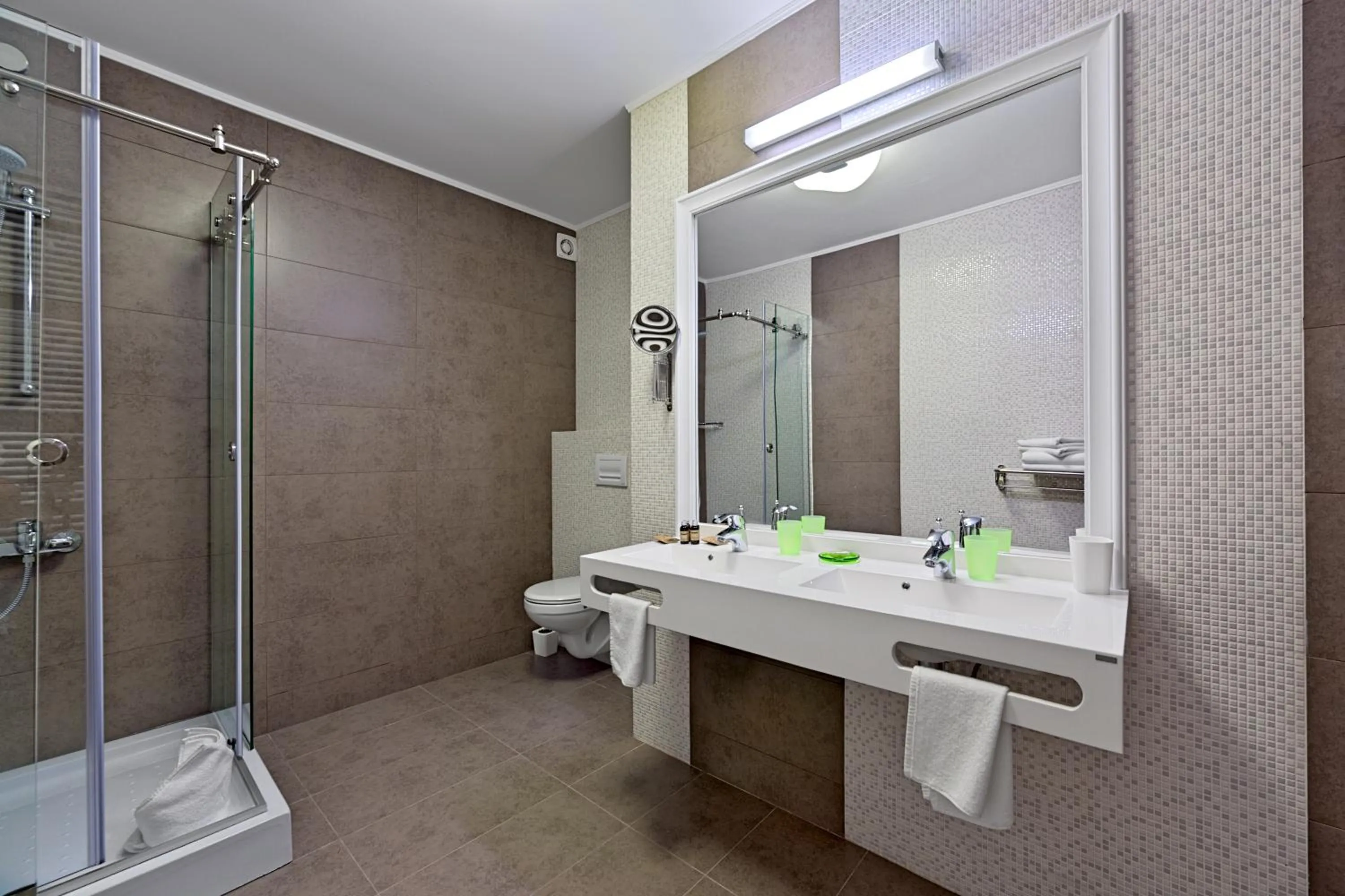 Bathroom in Tomis Garden Apartments Mamaia