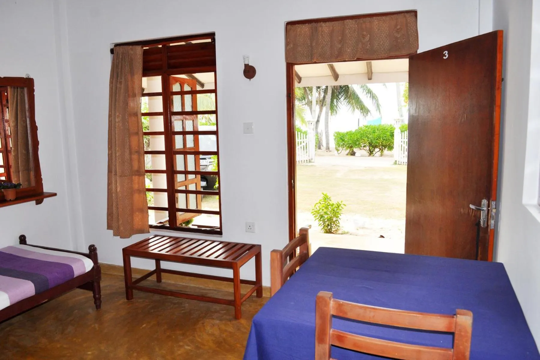 Day, Bed in Dilena Beach Inn
