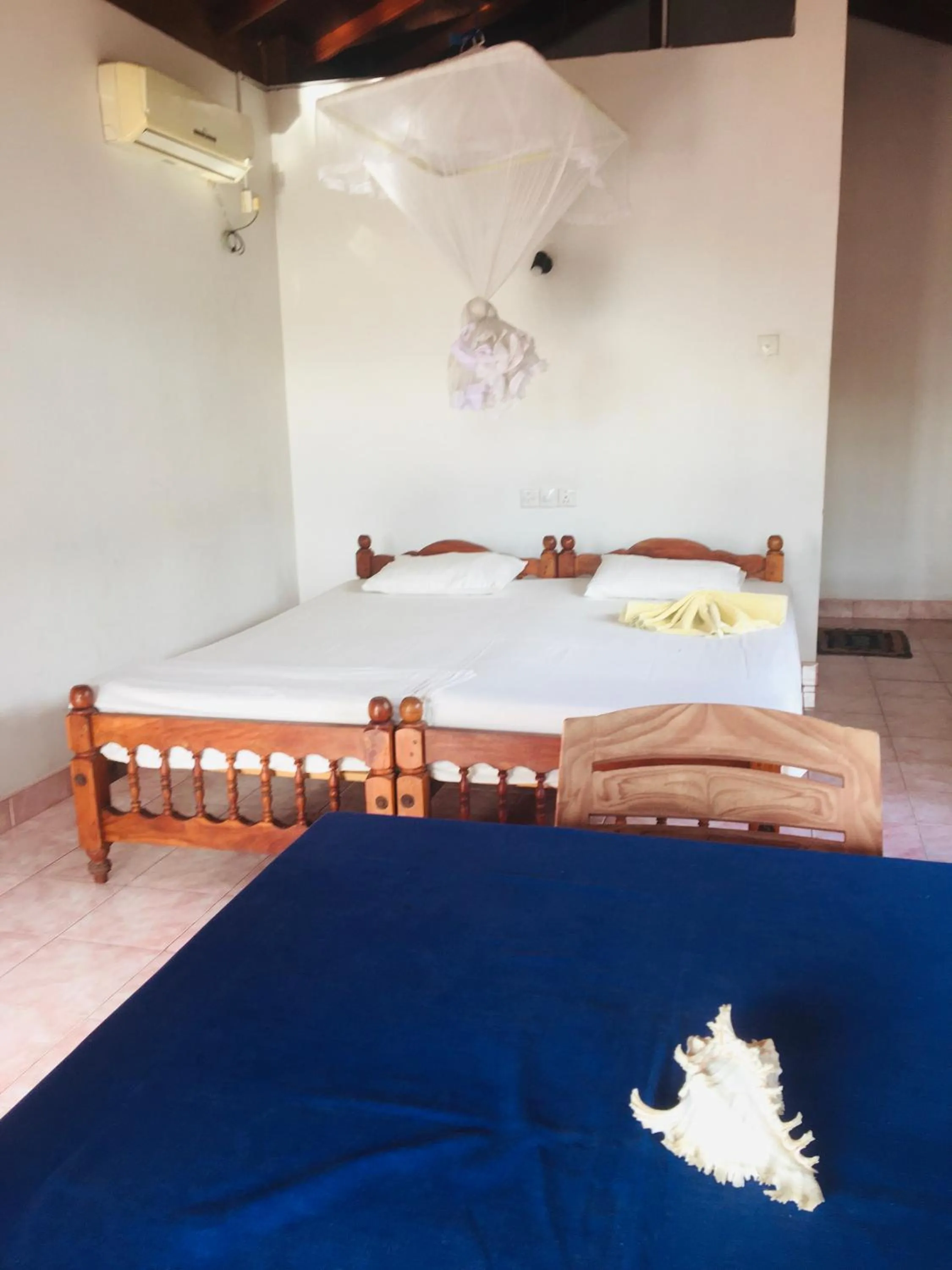 Bed in Dilena Beach Inn