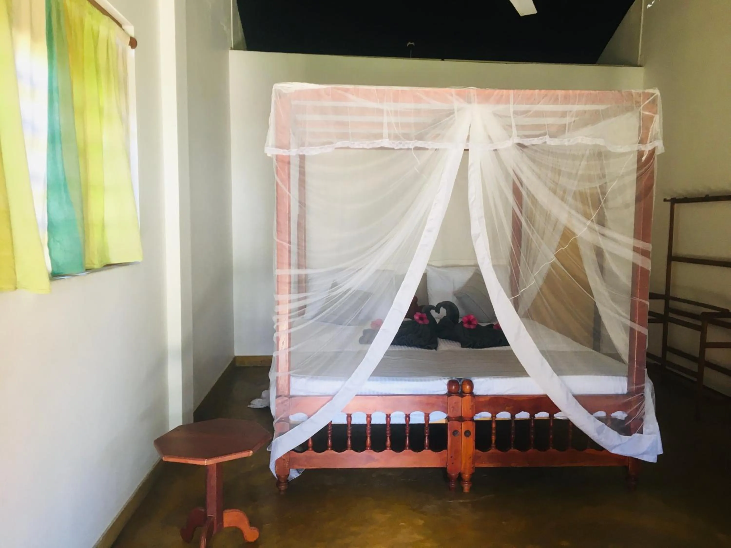 Bed in Dilena Beach Inn