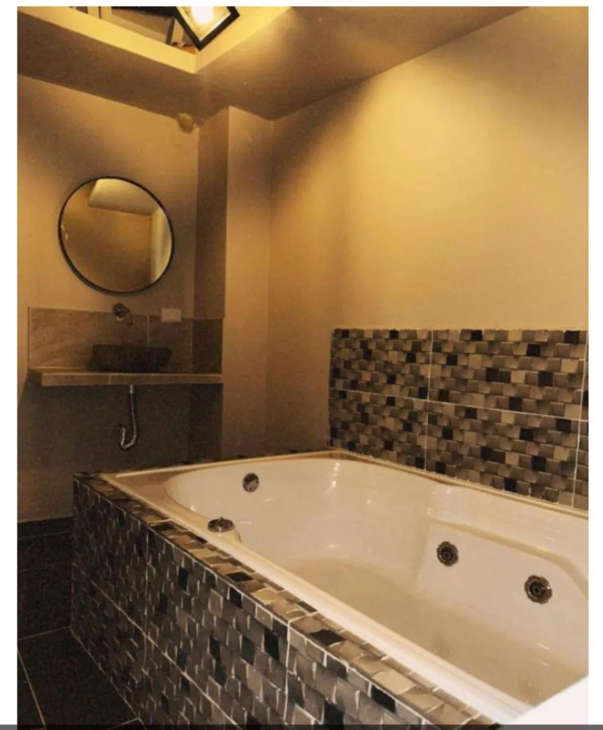 Hot Tub in History Center Hotel