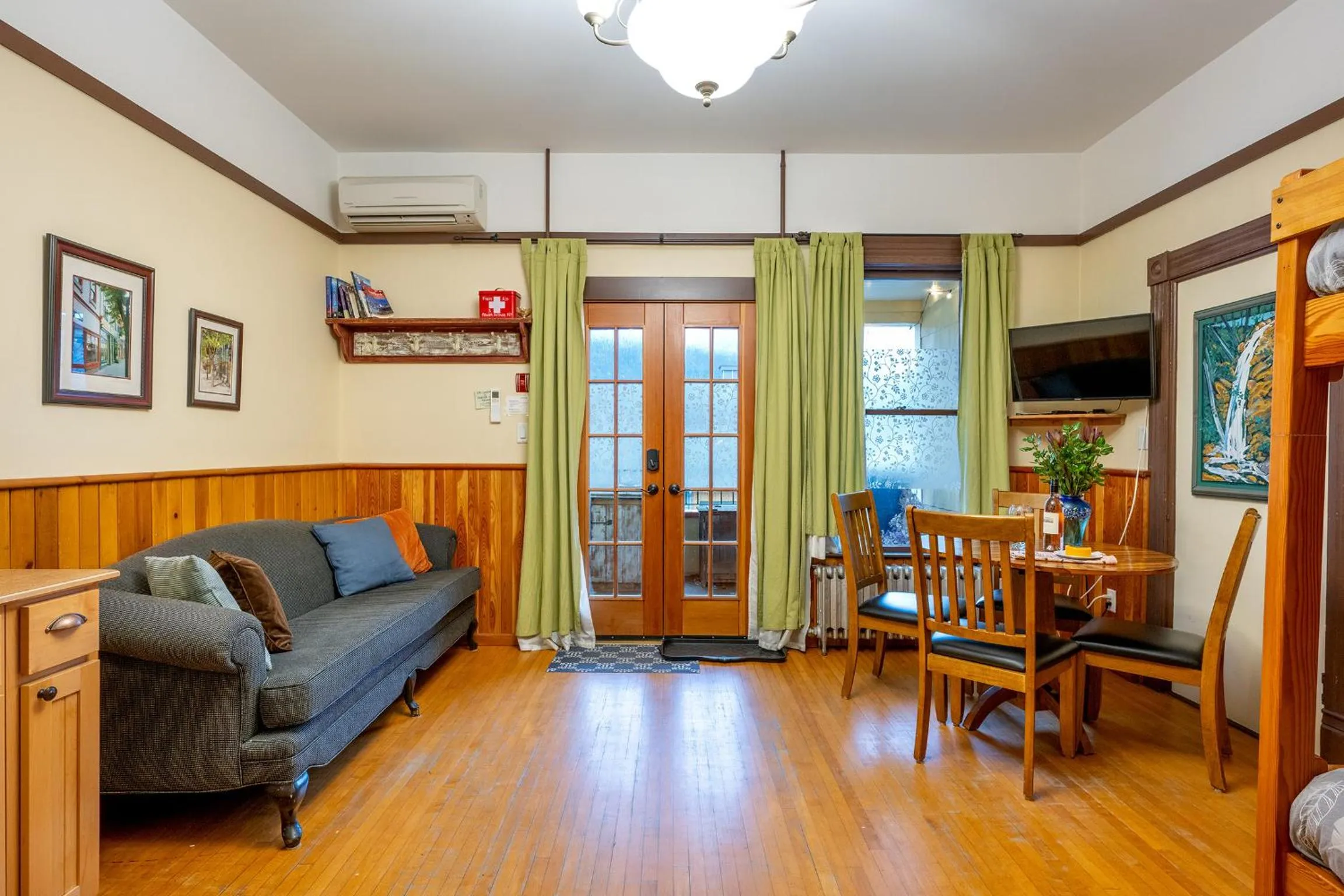 Living room in Victoria Falls House Inn