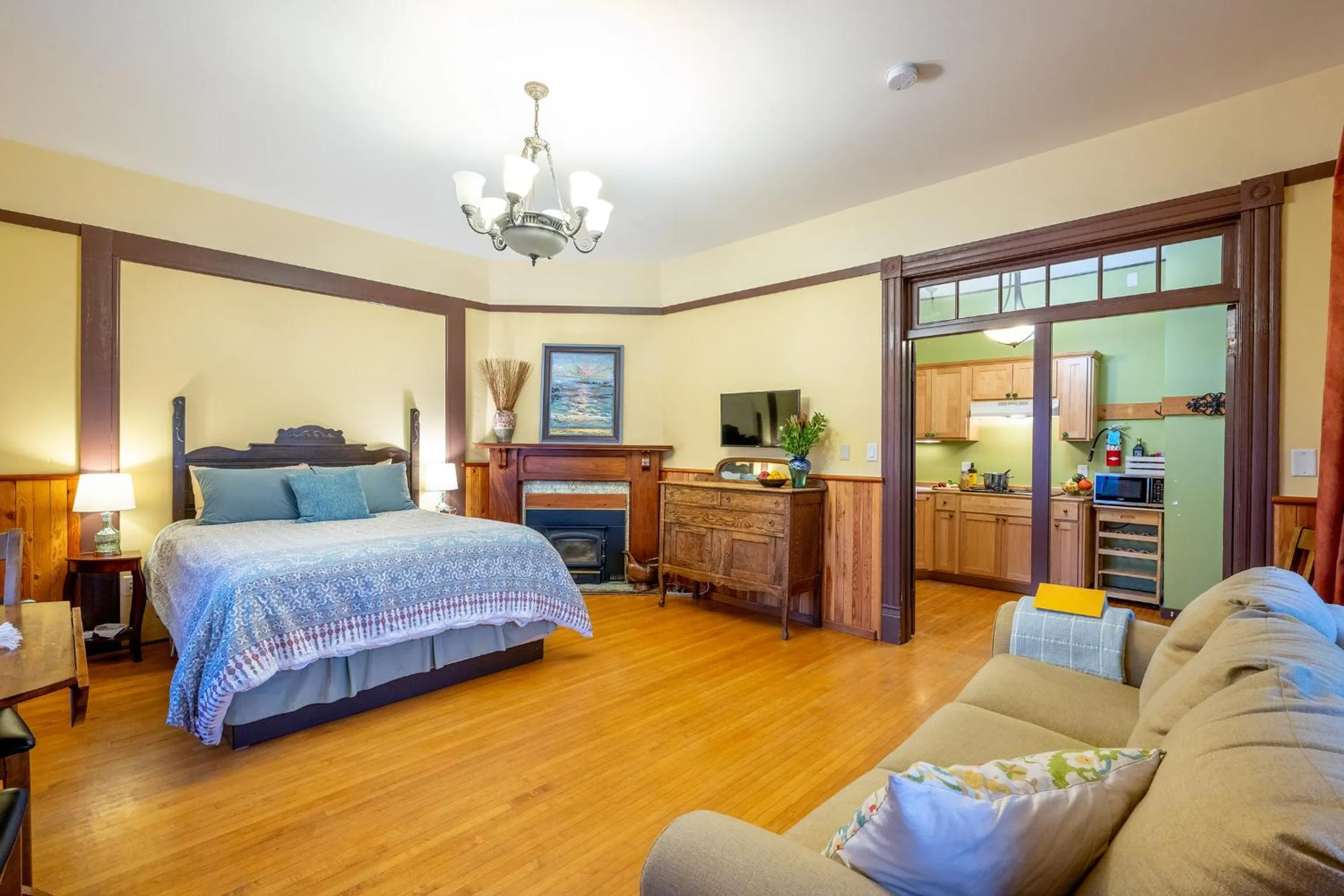 Bedroom, Bed in Victoria Falls House Inn
