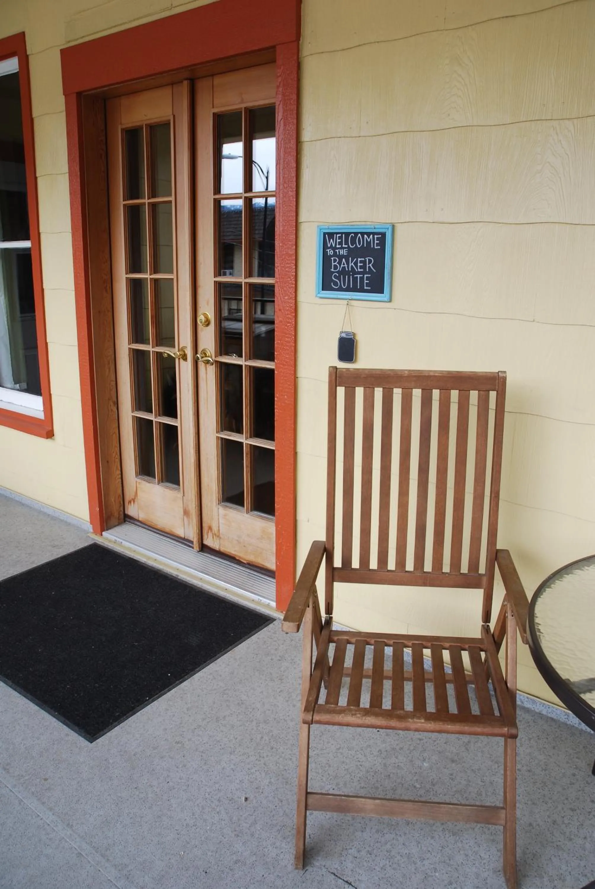 Facade/entrance in Victoria Falls House Inn
