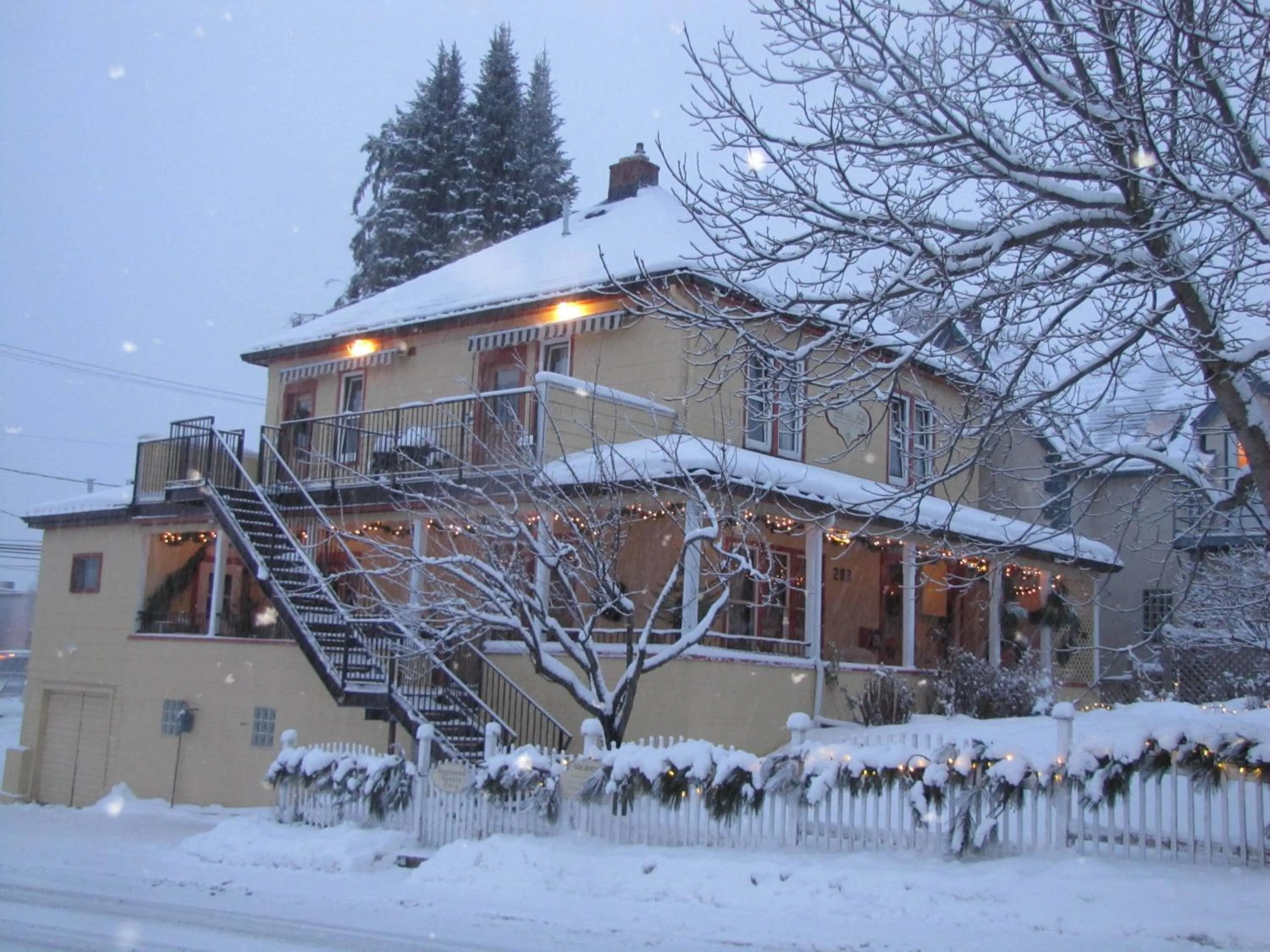 Property building in Victoria Falls House Inn