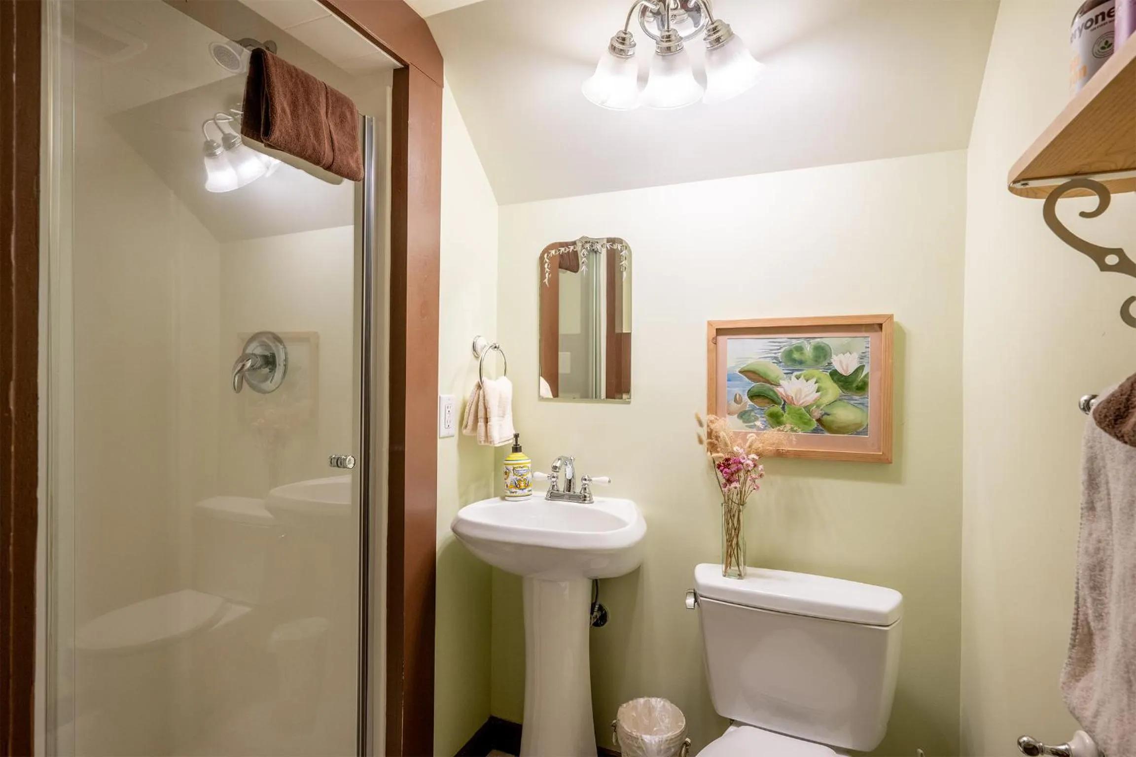 Shower in Victoria Falls House Inn