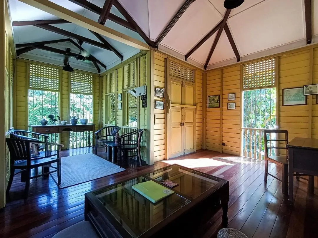 Living room in Bagas Zakariah Orchard Lodge