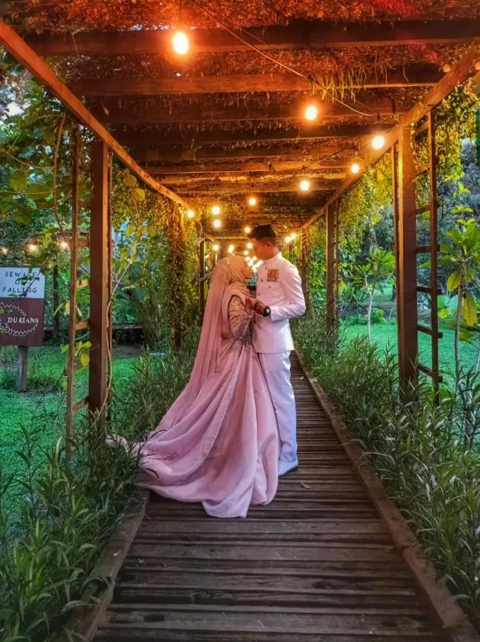 group of guests in Bagas Zakariah Orchard Lodge