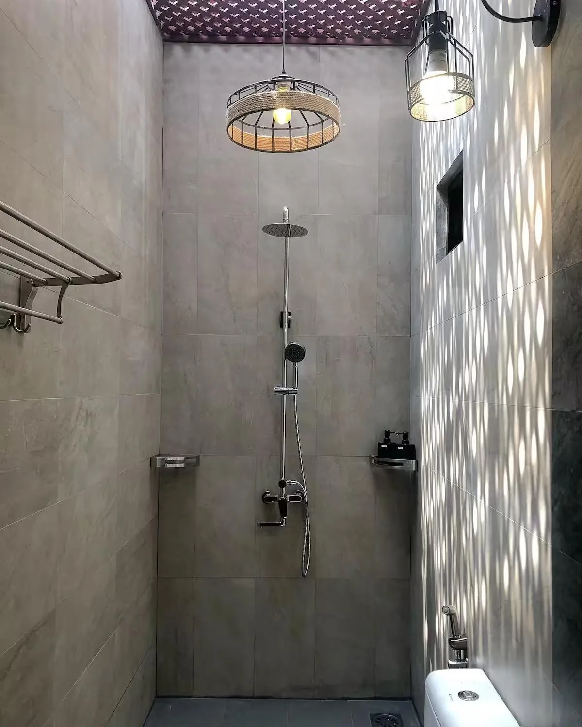 Shower in Bagas Zakariah Orchard Lodge