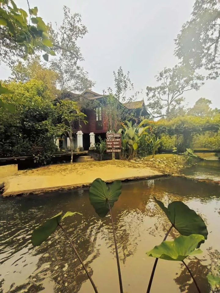 Spring in Bagas Zakariah Orchard Lodge