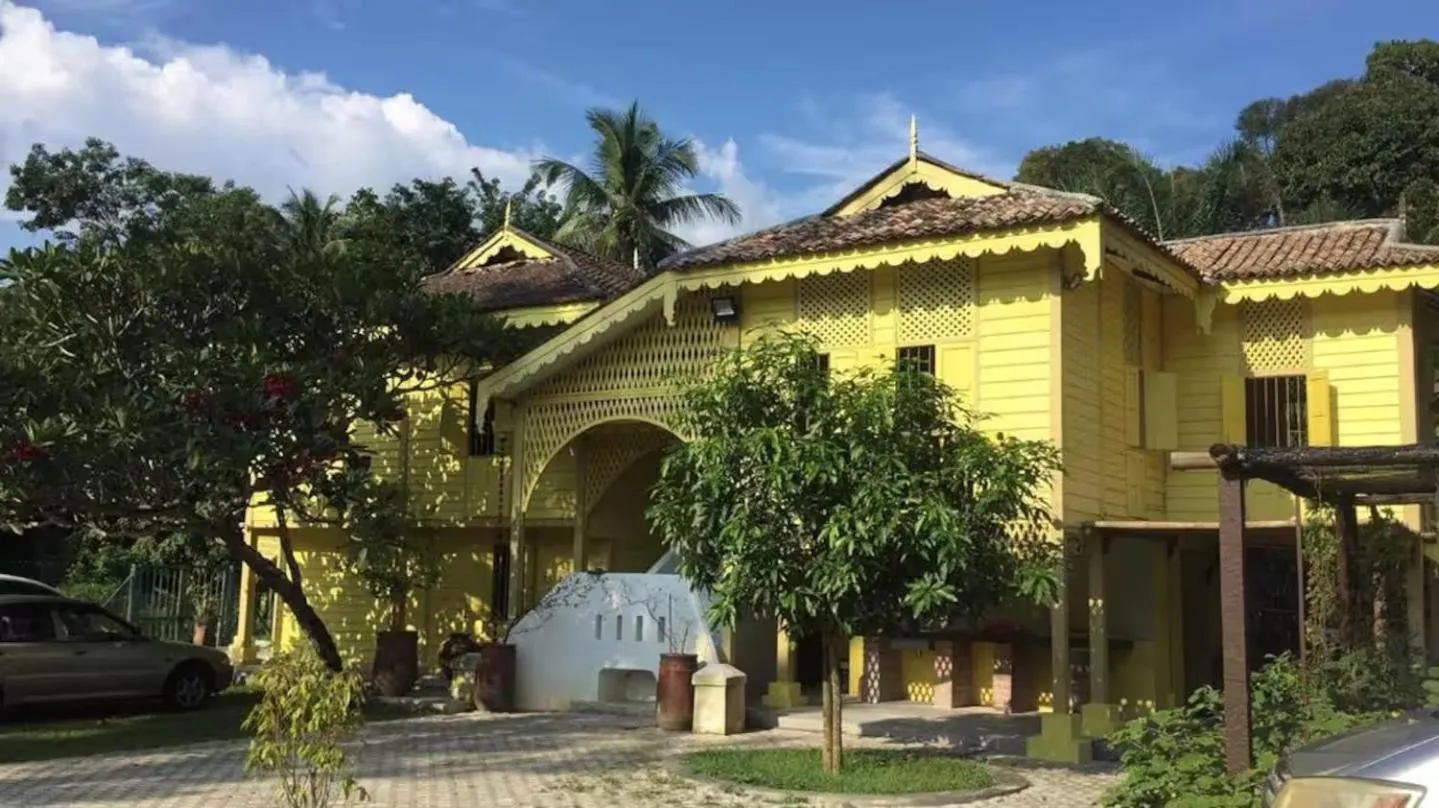 Property building in Bagas Zakariah Orchard Lodge