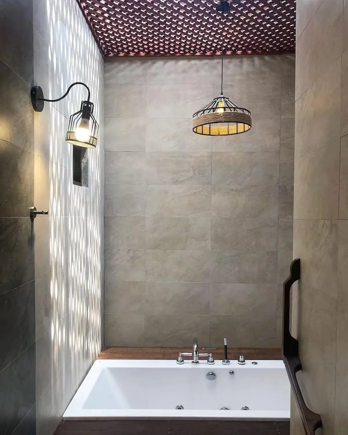 Shower in Bagas Zakariah Orchard Lodge