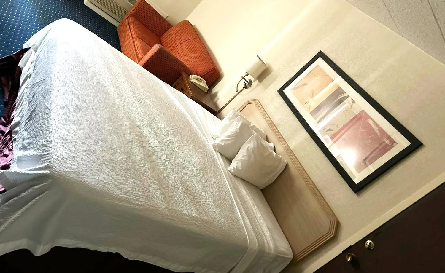 Bed in Blue Way Inn & Suites La Crosse