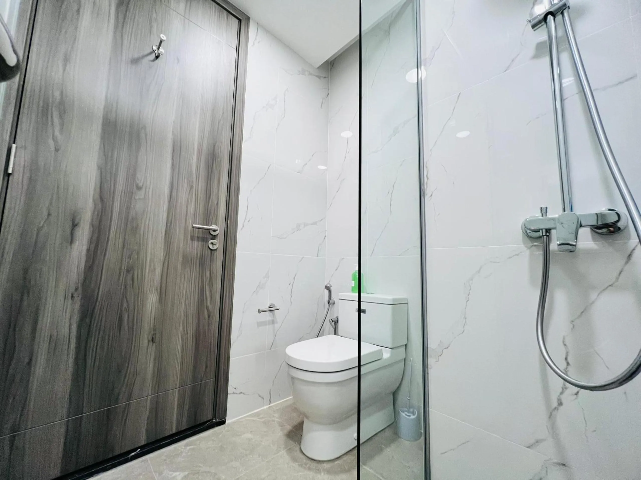 Shower in Agile Bukit Bintang by DeUrban