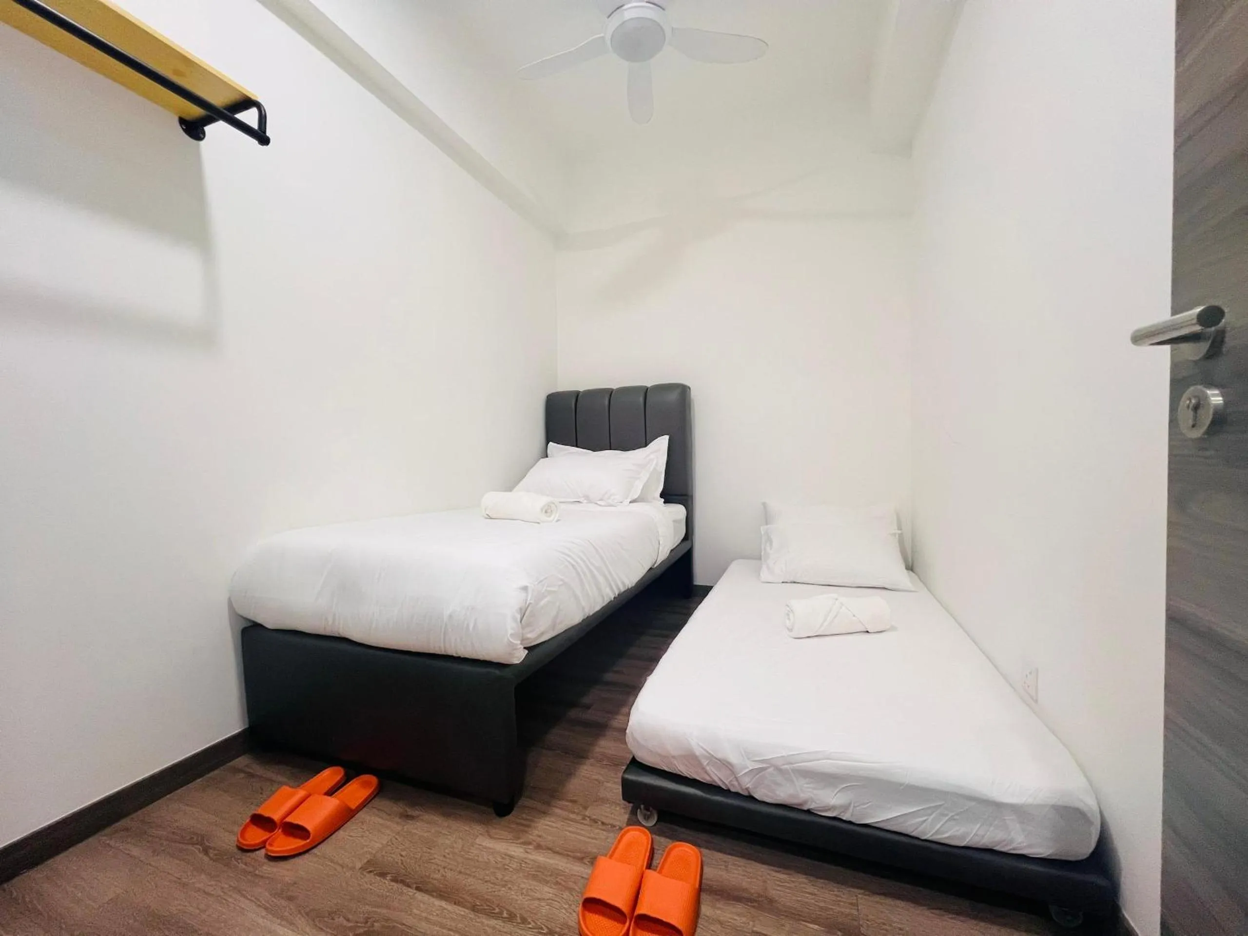 Photo of the whole room, Bed in Agile Bukit Bintang by DeUrban