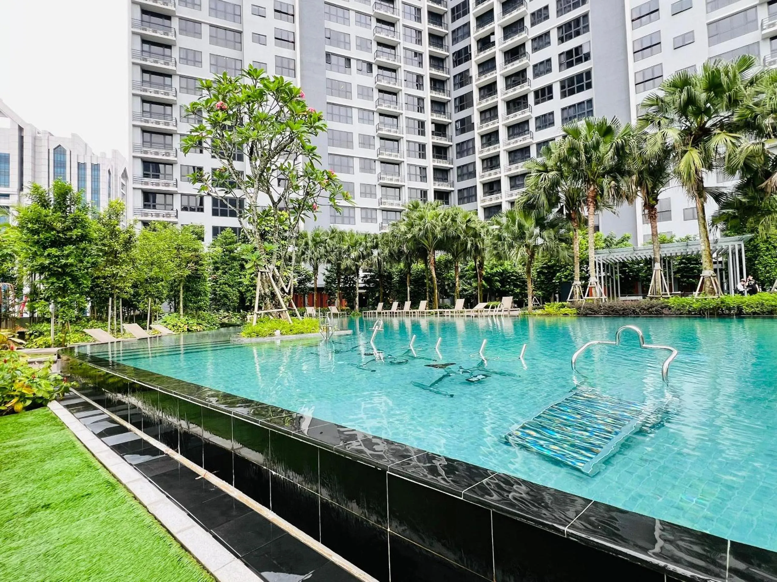 Swimming pool in Agile Bukit Bintang by DeUrban