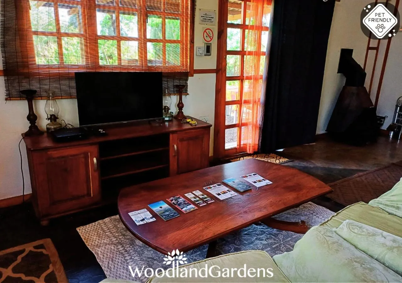 Communal lounge/ TV room in Woodland Gardens Self catering Pet Friendly Lodge