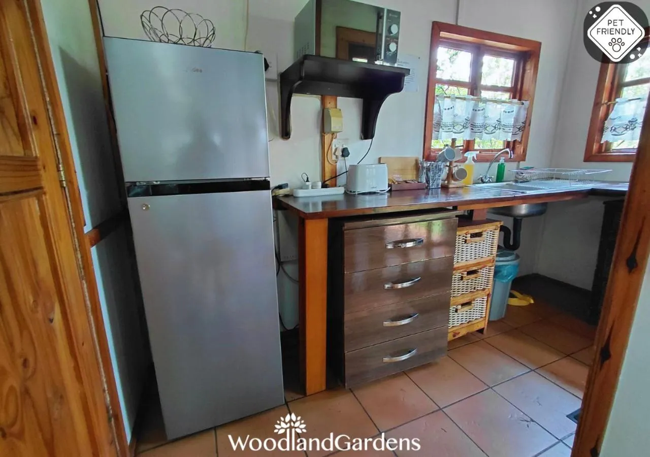 Kitchen or kitchenette in Woodland Gardens Self catering Pet Friendly Lodge