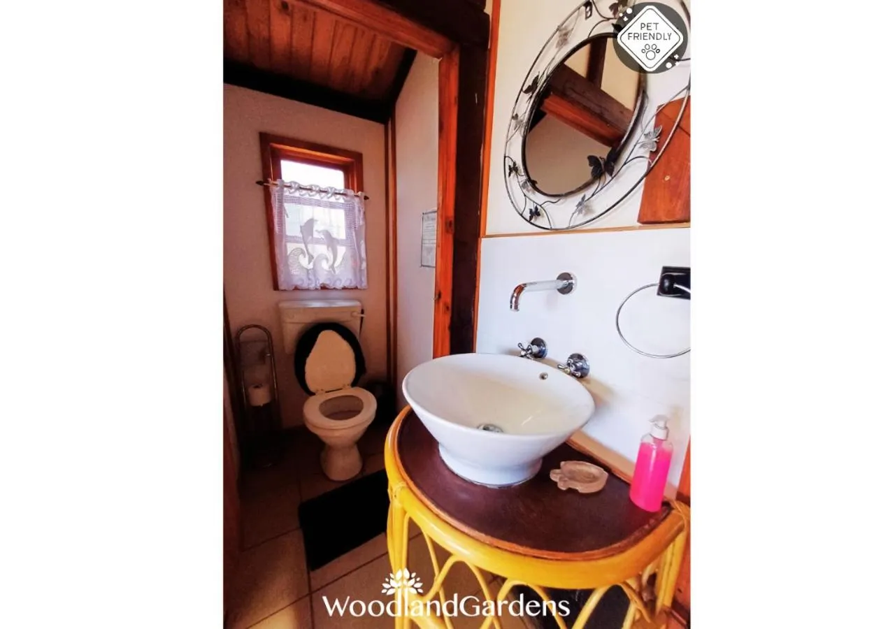 Bathroom in Woodland Gardens Self catering Pet Friendly Lodge